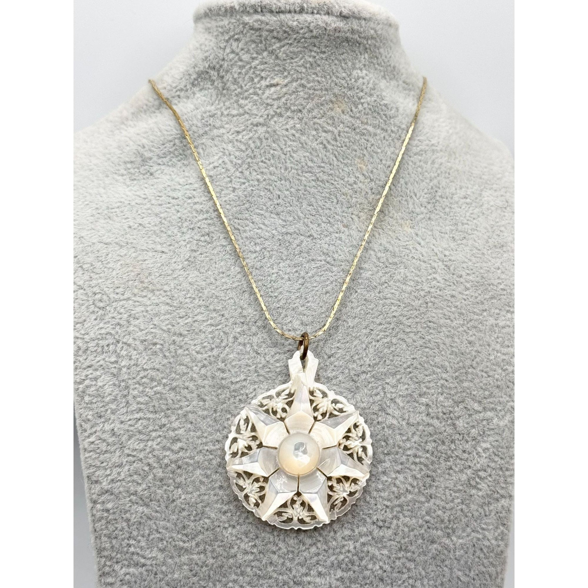 Vintage Vintage carved mother of pearl MOP abalone shell pendant nec Size ONE SIZE - 5 Thumbnail