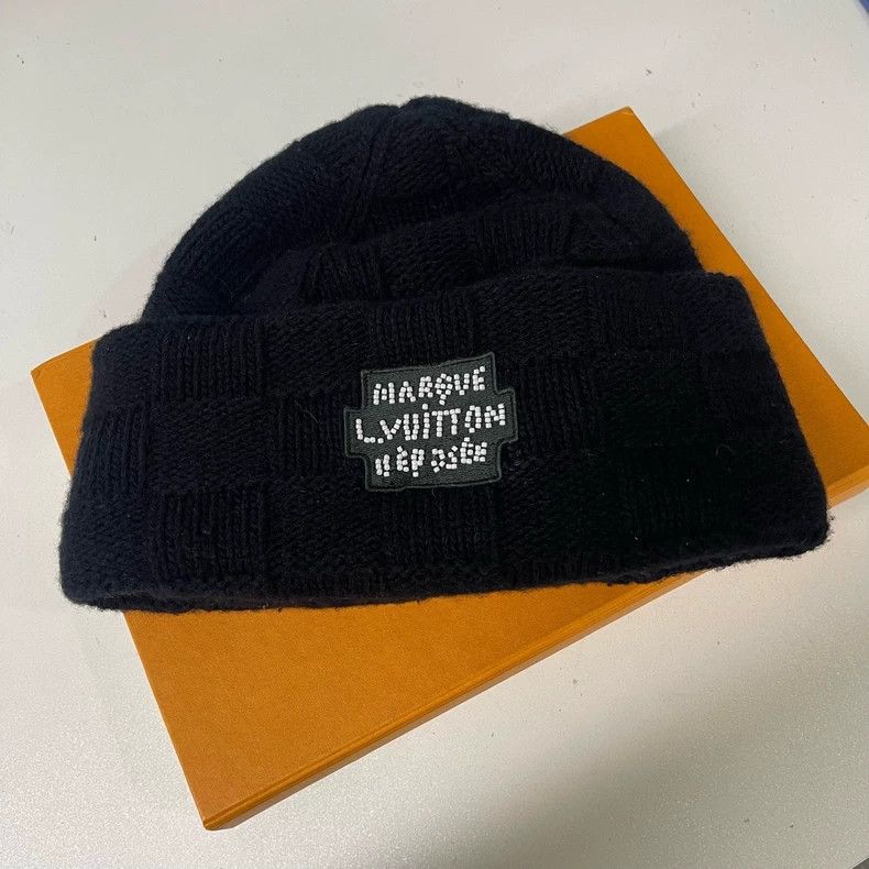 Louis Vuitton Louis Vuitton Logo Pearl Accessory Hat Size ONE SIZE - 1 Thumbnail