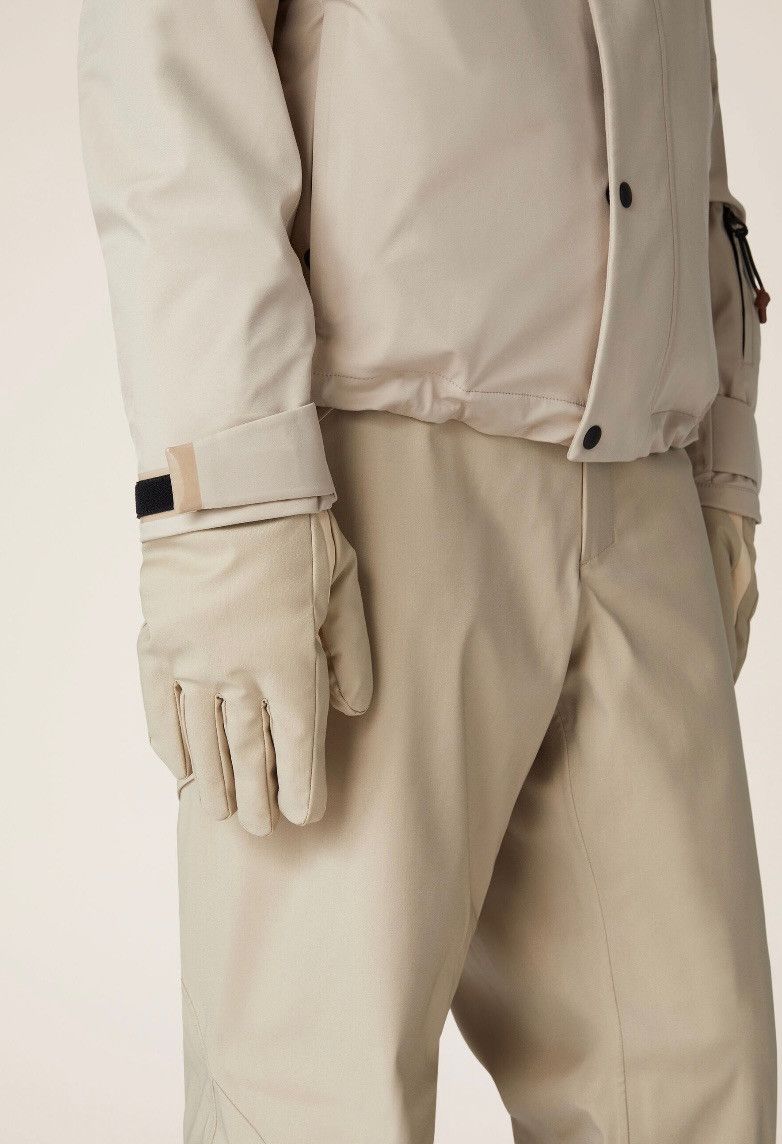 Loro Piana o1srvl11e0325 FAN7211 Size: OS / Gloves in Cream Size ONE SIZE - 2 Thumbnail