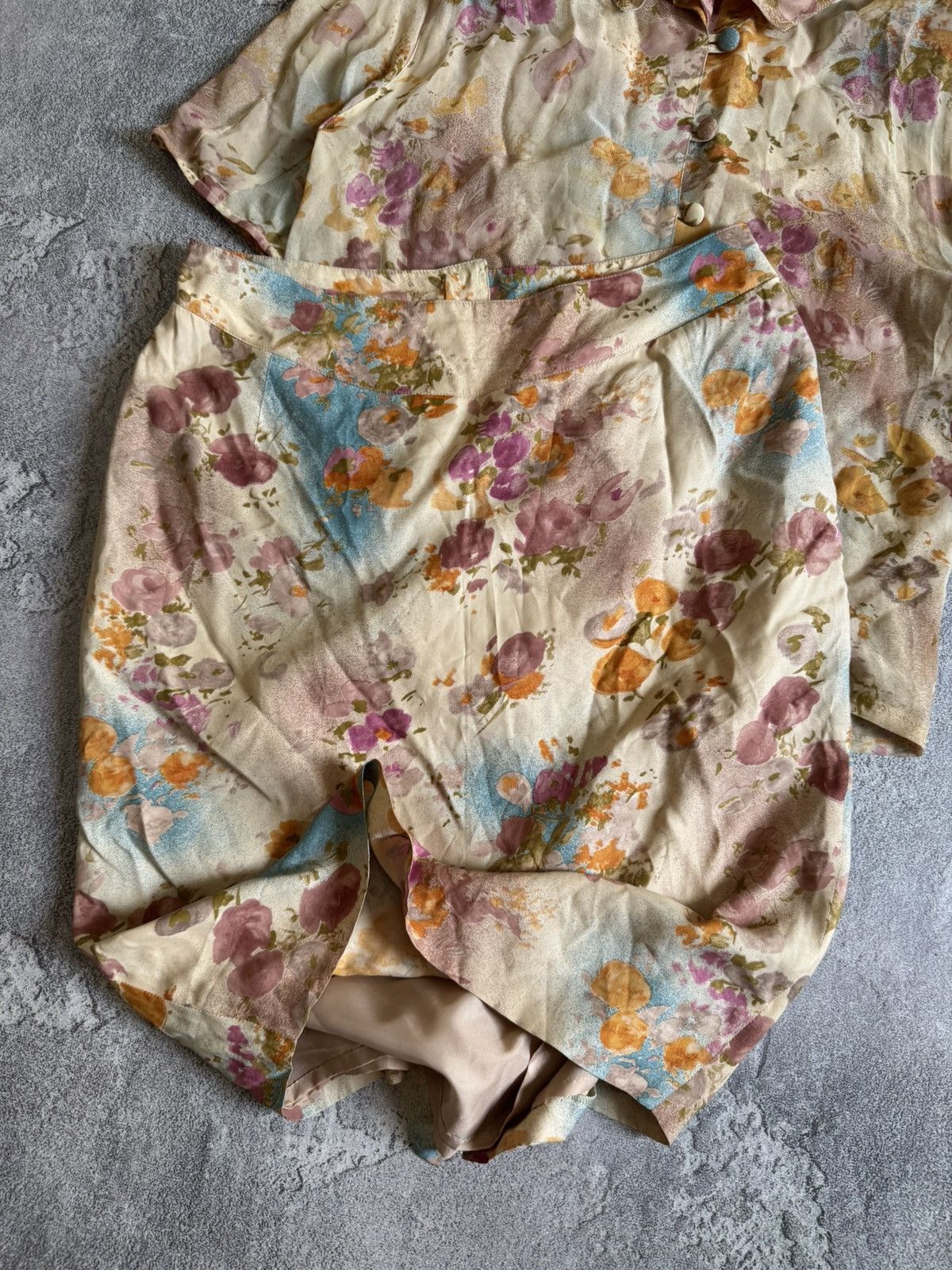 Burberry Vintage Burberrys Silk Two Piece Floral Blouse & Skirt Suit Size L / US 10 / IT 46 - 3 Thumbnail