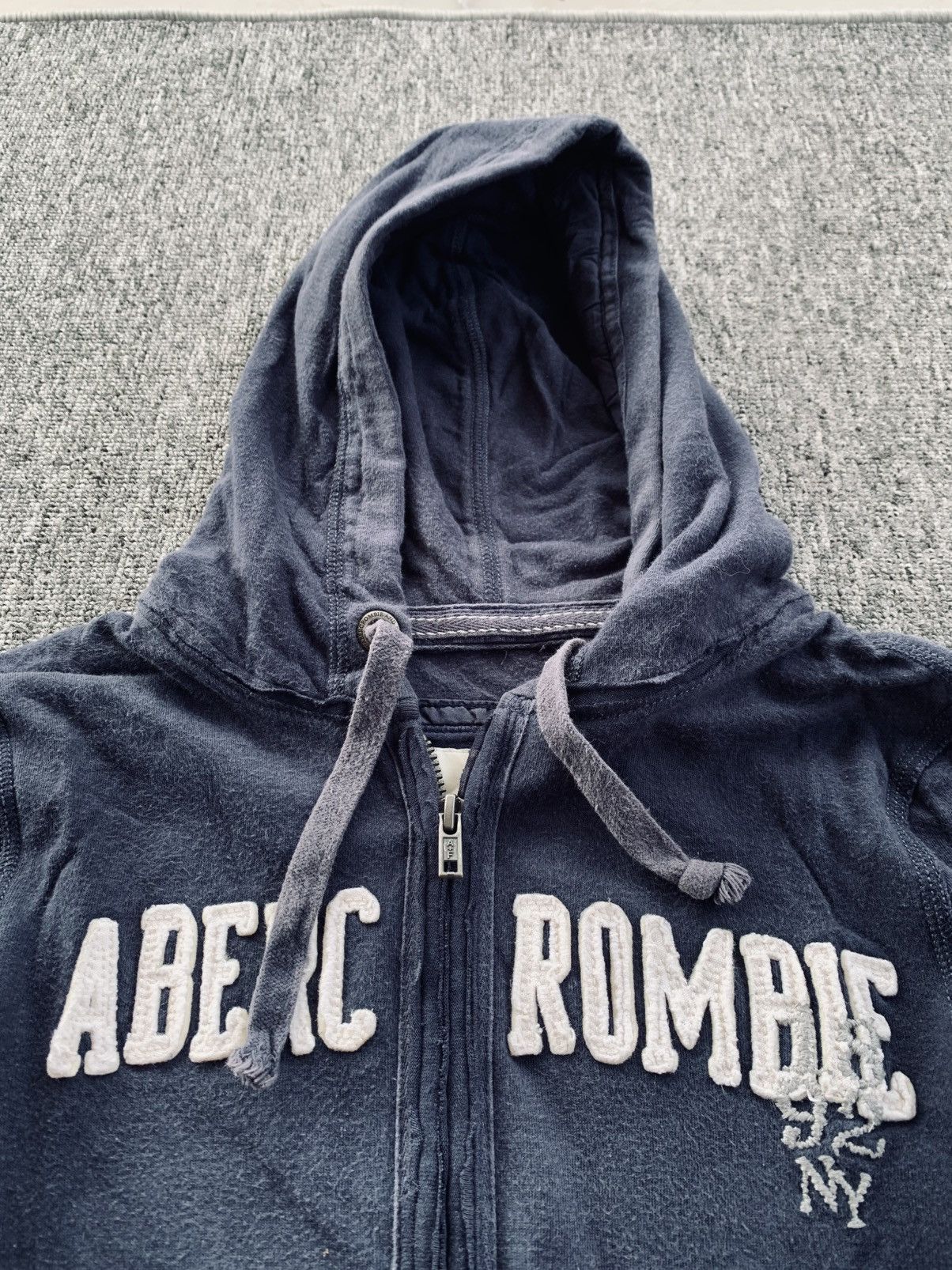 Abercrombie & Fitch Abercrombie Cropped Distressed Zip Up Jacket Hoodie Size S / US 4 / IT 40 - 2 Thumbnail