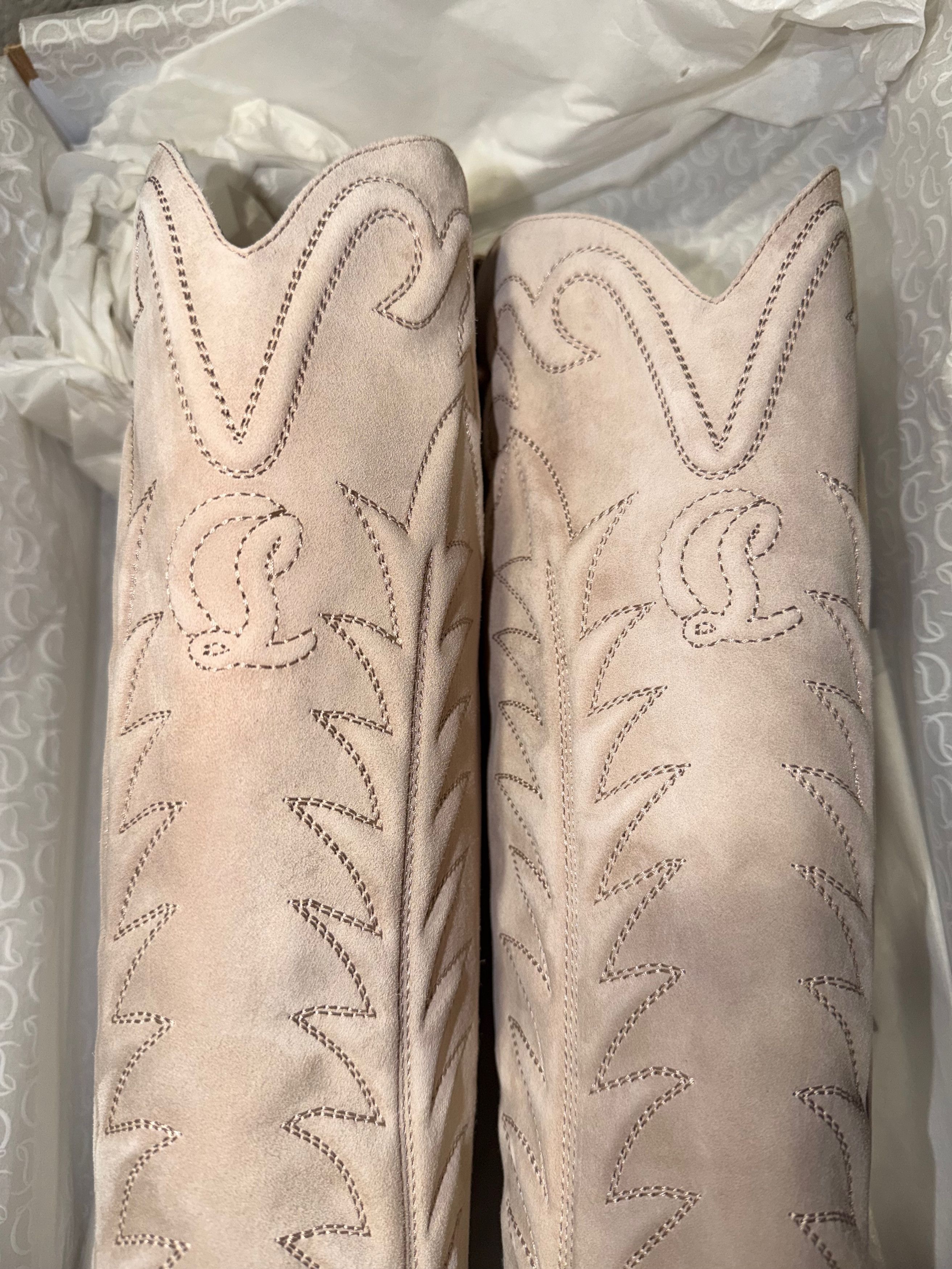 Christian Louboutin Santia Botta 85 Pearl Beige Western Knee High Heel Boot 38 Size US 8 / IT 38 - 11 Thumbnail