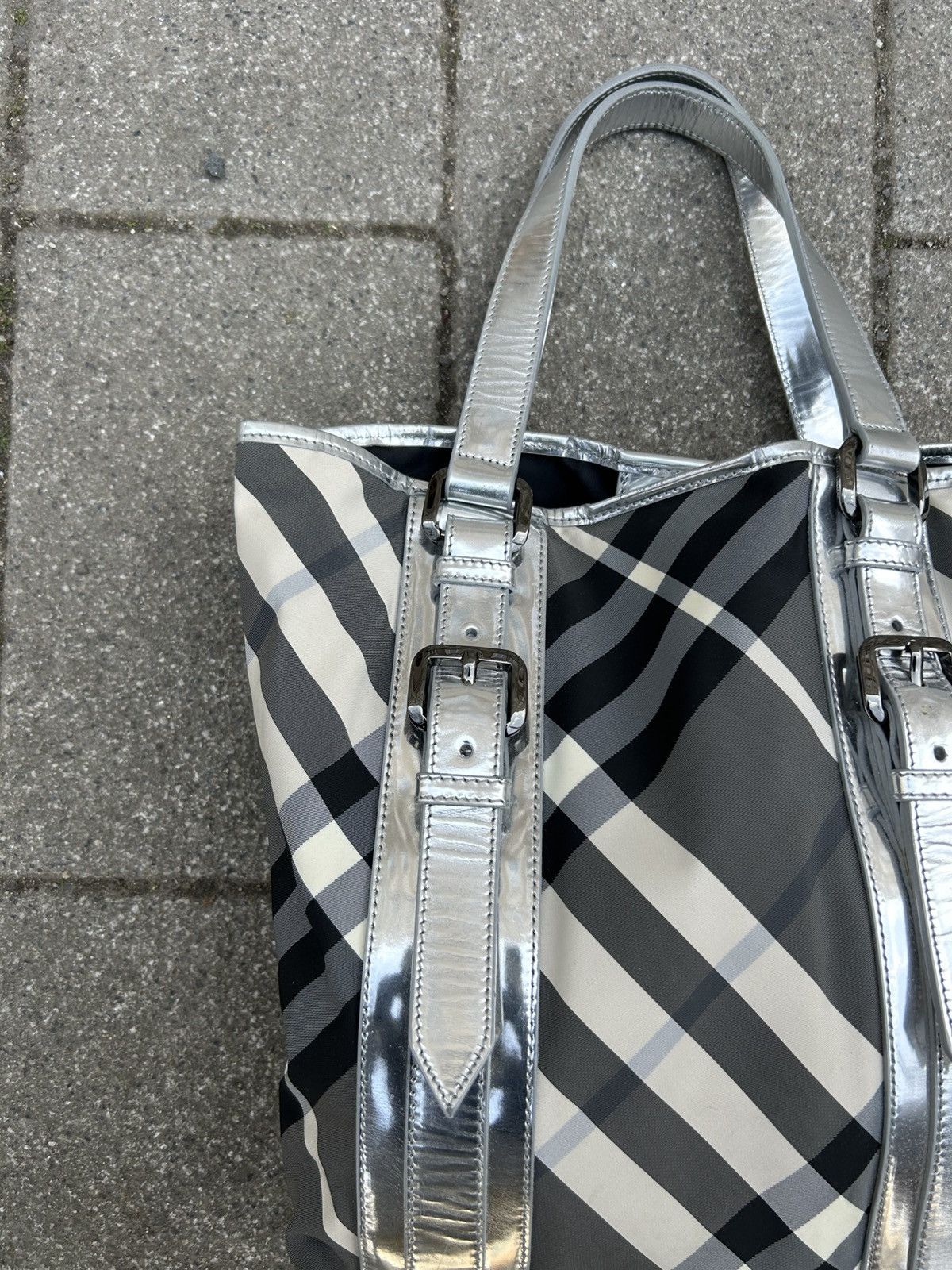 Burberry Burberry Pre-Owned Tote Bag Silver Beat Victoria Shoulder Size ONE SIZE - 3 Thumbnail
