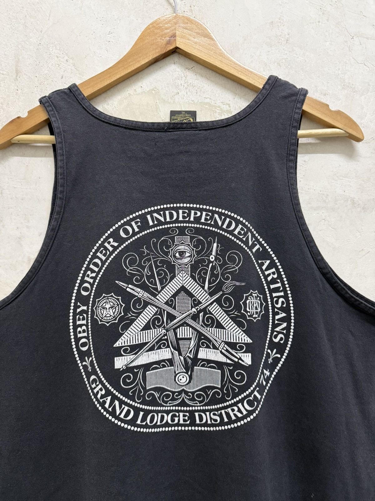 Obey 2000s Obey “Lodge of District” Illuminati T Shirt Size US XL / EU 56 / 4 - 2 Thumbnail