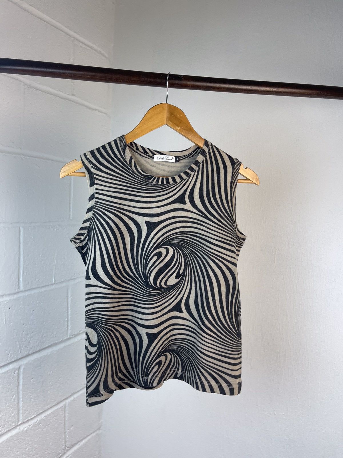 Jun Takahashi × Undercover Undercover Swirl Alloverprint Sleeveless Size US S / EU 44-46 / 1 - 7 Thumbnail