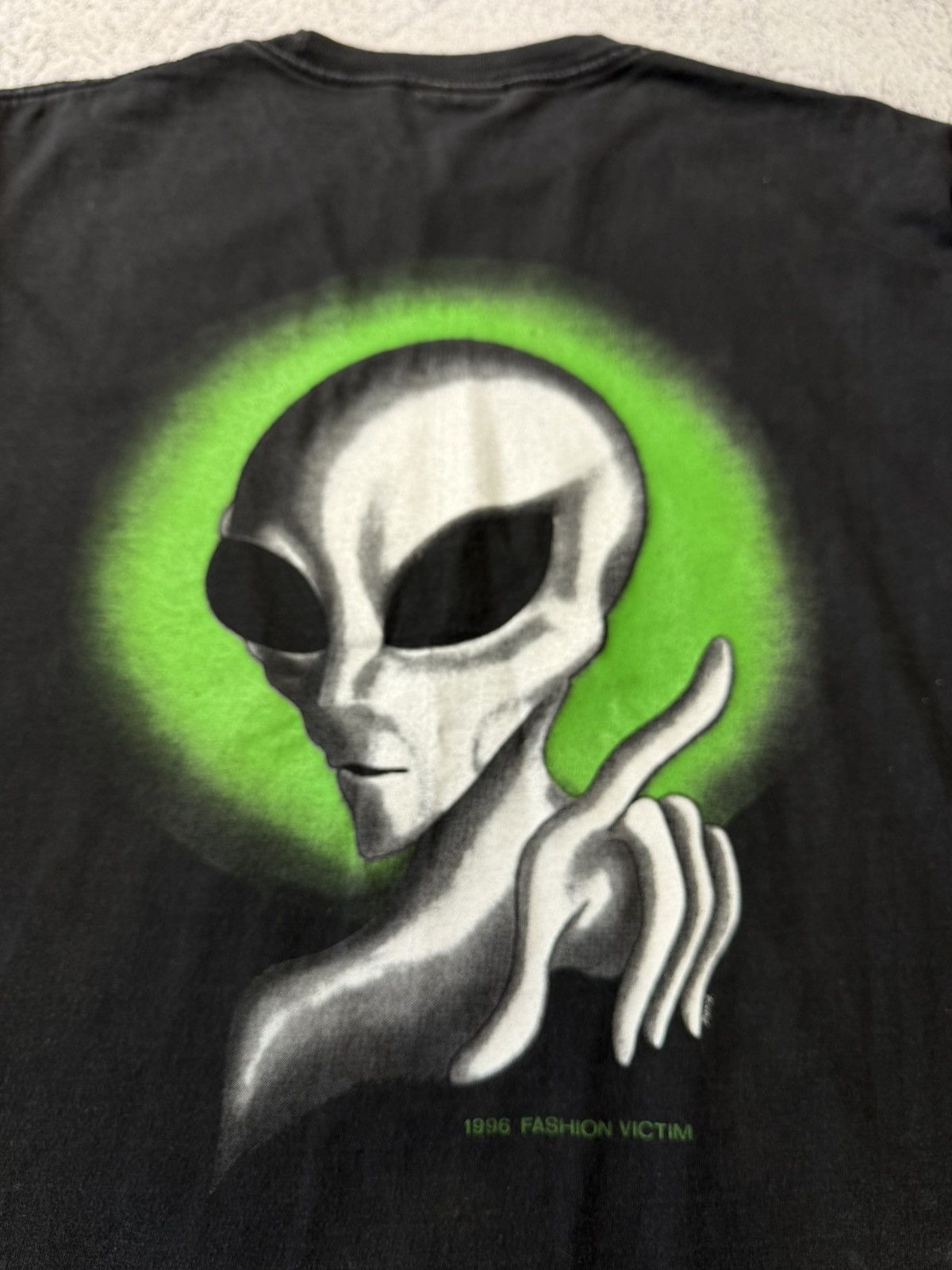 Vintage Vintage ALIEN MOODS 90s FLUORESCENT PRINT SINGLE STITCH TEE Size US L / EU 52-54 / 3 - 24 Thumbnail