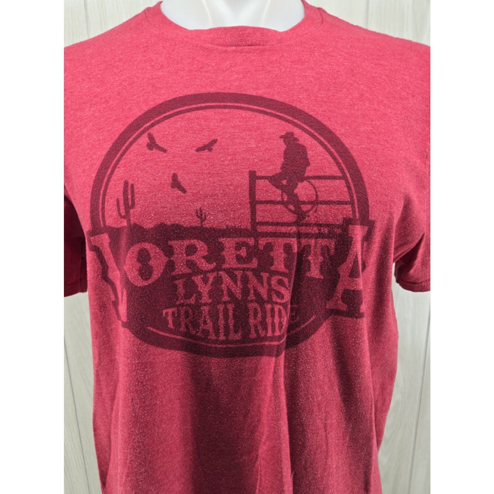 Vintage Loretta Lynn’s Trail Ride Large T Shirt Red Men T-Shirt Short Sleeve Cotton District Crew Neck Vintage? No Size US L / EU 52-54 / 3 - 3 Thumbnail