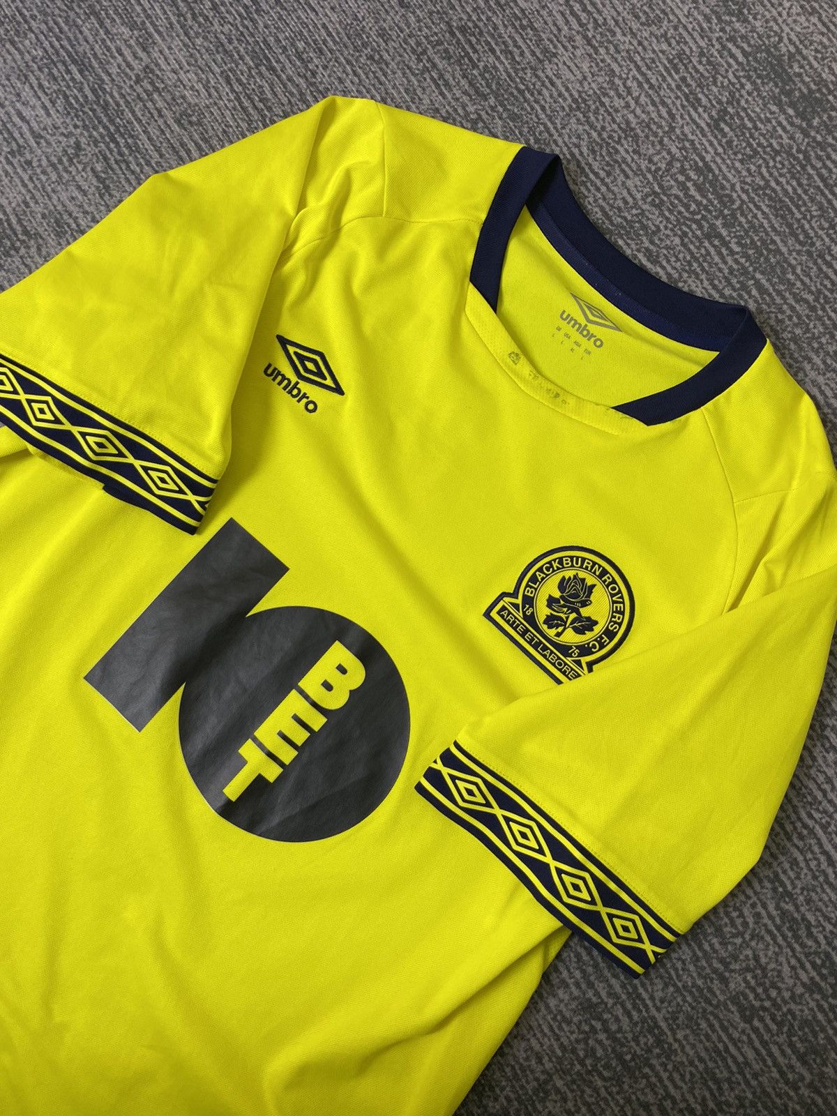 Umbro Blackburn Rovers FC 2018/19 Away Football/Soccer Jersey Kit Size US L / EU 52-54 / 3 - 3 Thumbnail