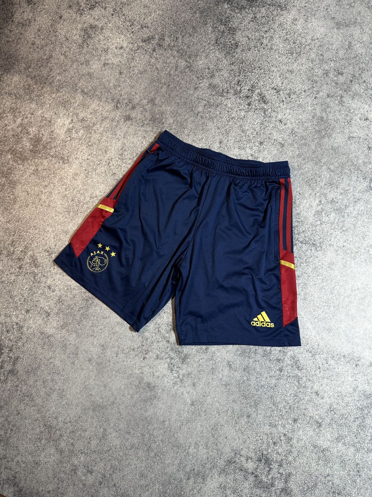 Adidas × Vintage Vintage Adidas Ajax Shorts Rare Streetwear Casual VTg Soccer Size US 32 / EU 48 - 1 Thumbnail