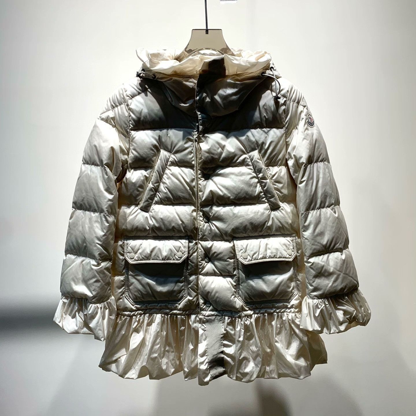 Moncler Moncler Down Down Jacket 39 Women Size M / US 6-8 / IT 42-44 - 1 Thumbnail