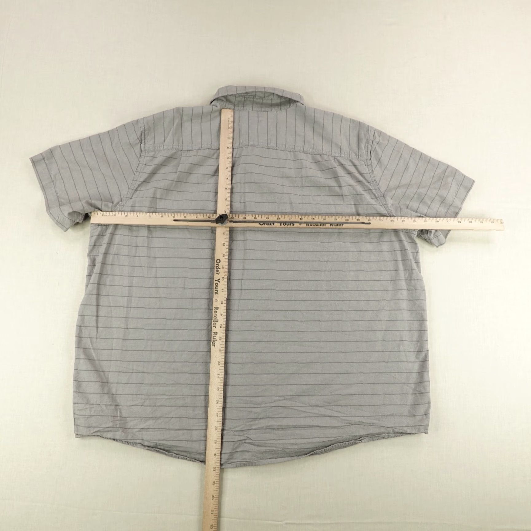 Carhartt VINTAGE Carhartt Men's 2XL Shirt Short Sleeve Casual Workwear Cotton Woven Gray Stripes Button Down Size US XXL / EU 58 / 5 - 6 Thumbnail
