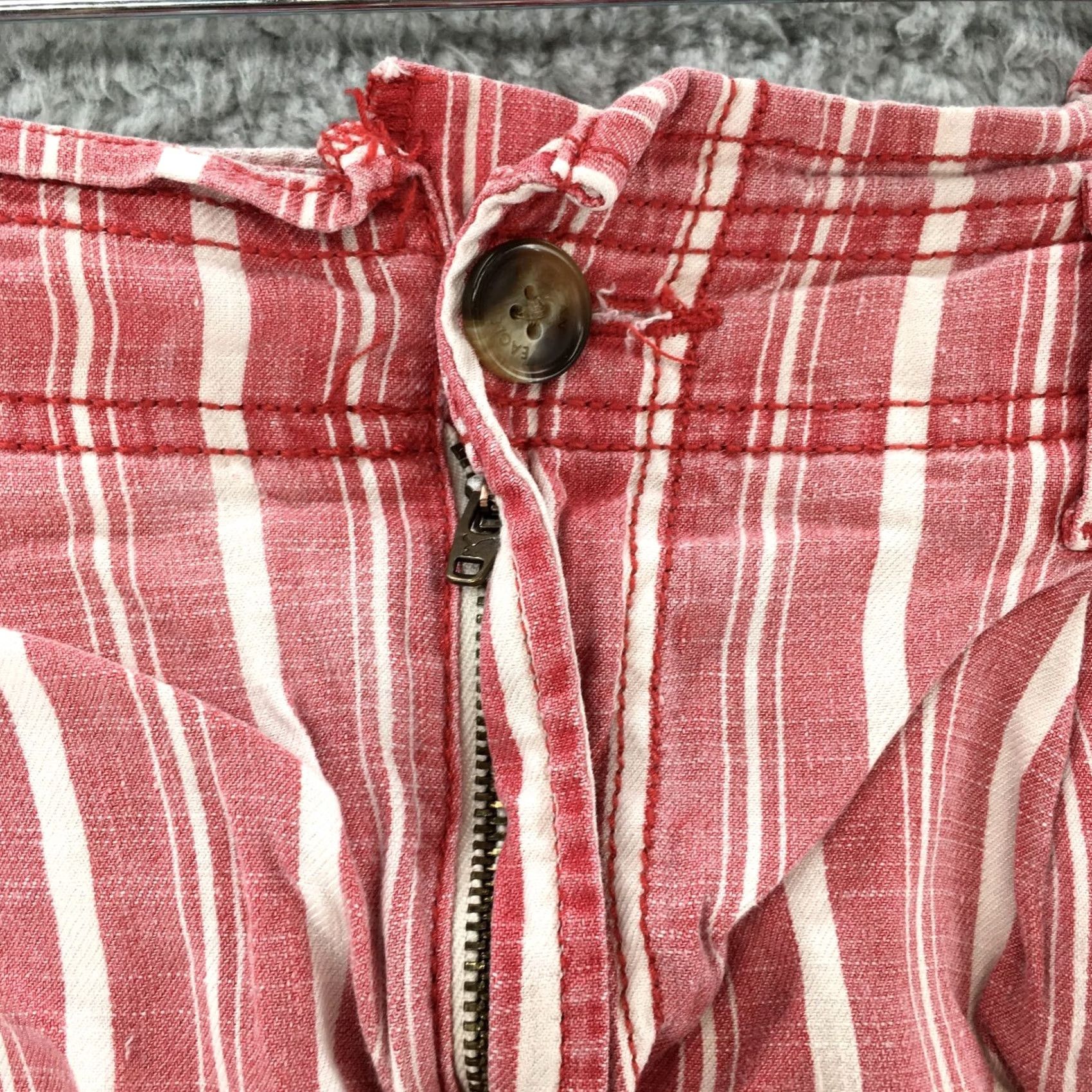 American Eagle Outfitters American Eagle Outfitters Shorts Womens 4 Red Stripe Linen Blend Cuffed Hem Bermuda Summer Casual Womens 4 Red Stripe Linen Blend Cuffed Hem Size 27" / US 4 / IT 40 - 3 Thumbnail