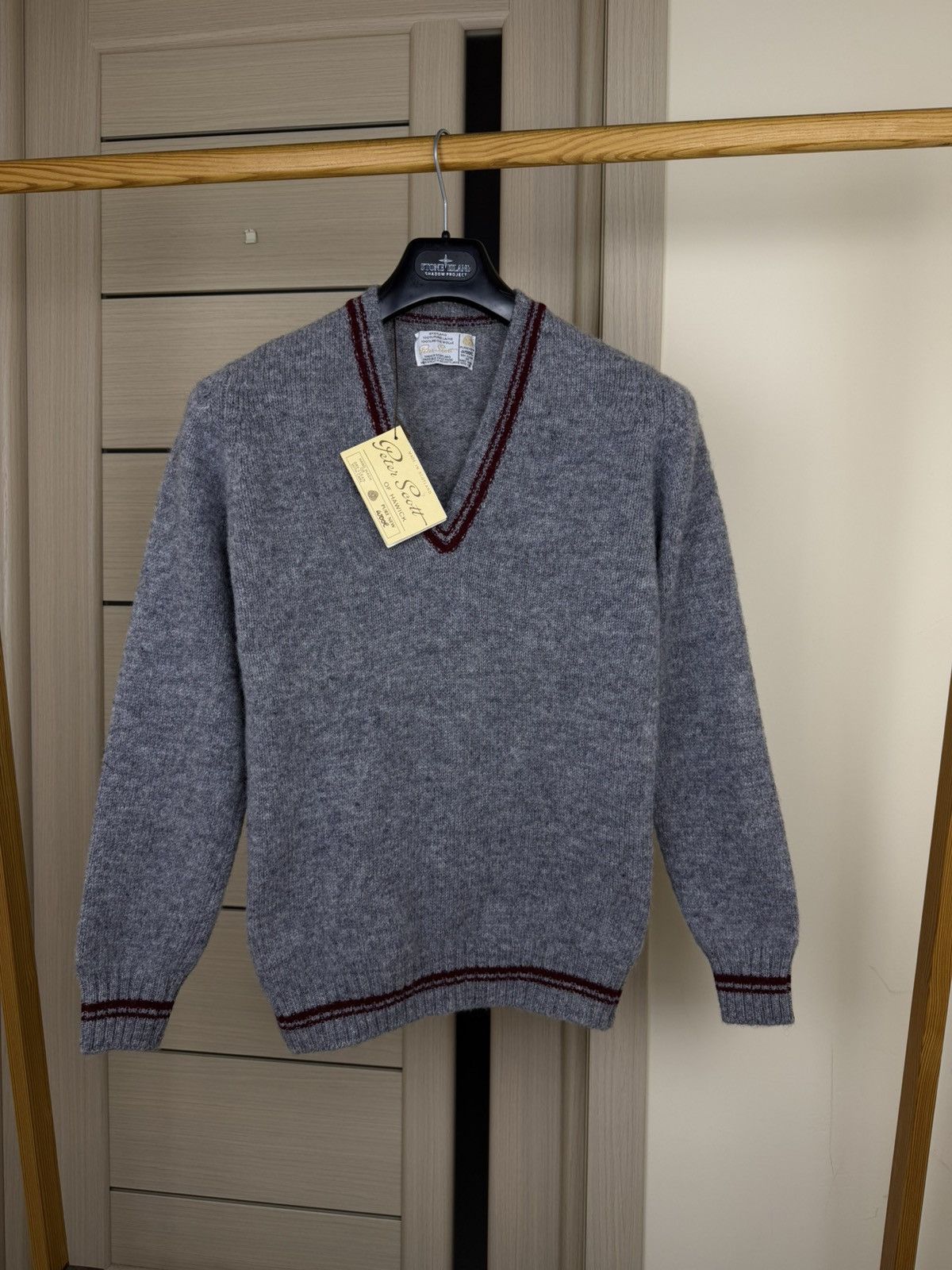 Other Vintage Peter Scott wool gray V sweater size S (37/97) Size US S / EU 44-46 / 1 - 1 Thumbnail