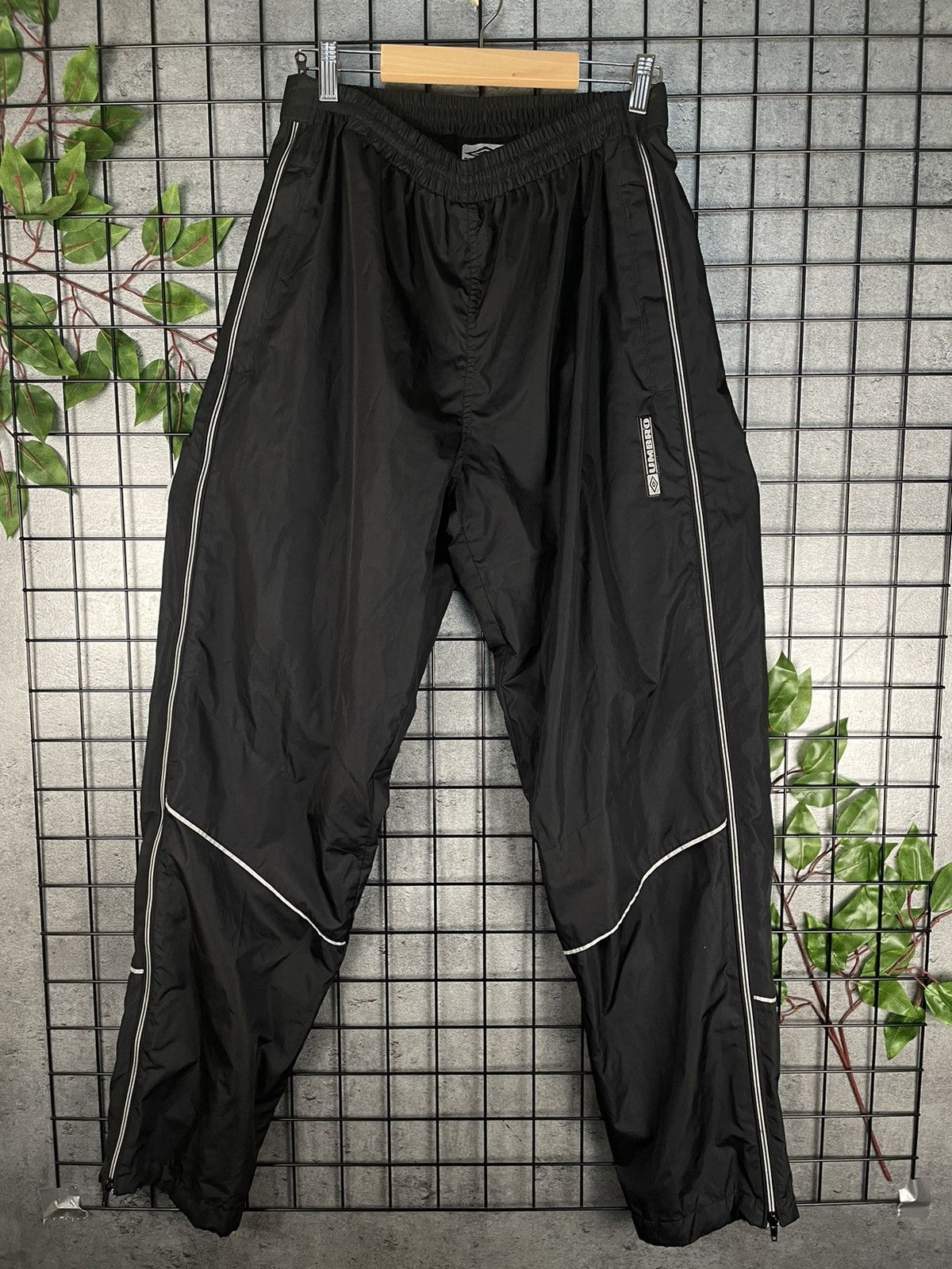 Vintage CRAZY Umbro 90s Y2K Vintage Baggy Nylon Drill Track Pants 