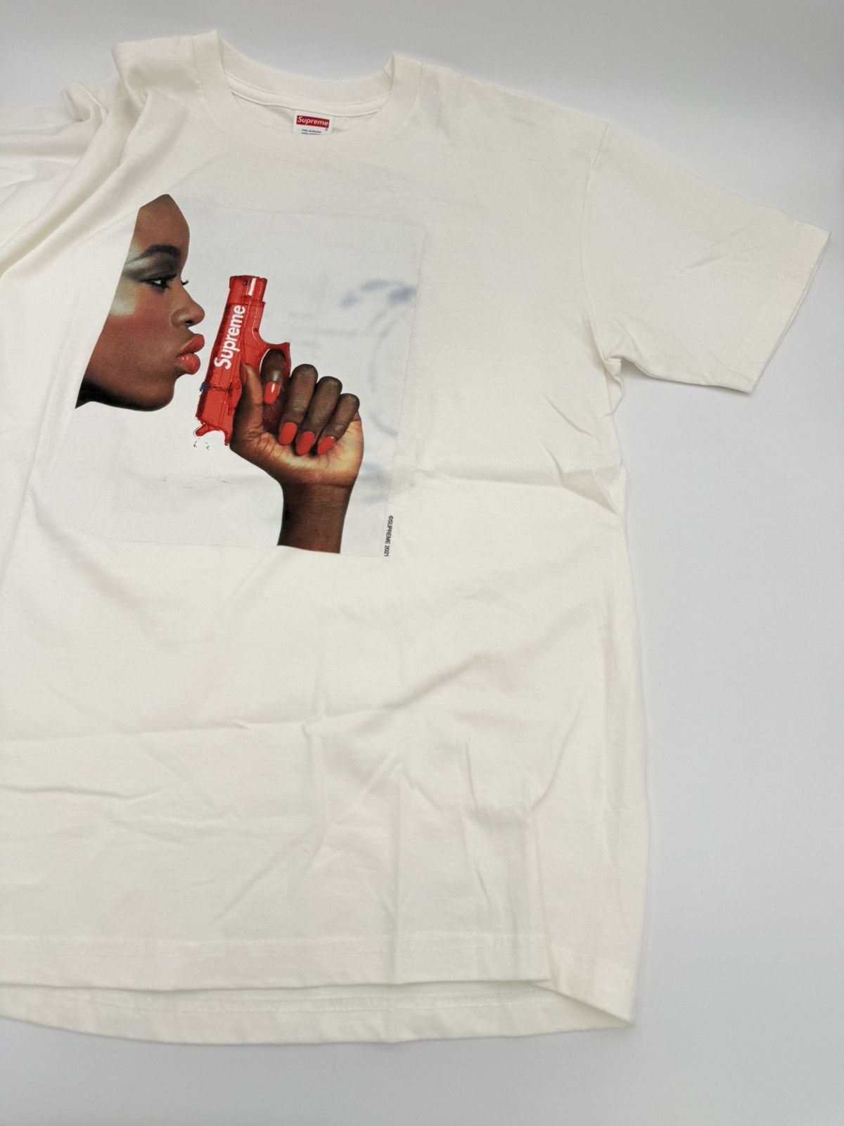 Supreme Supreme Water Pistol Tee Size US M / EU 48-50 / 2 - 7 Thumbnail