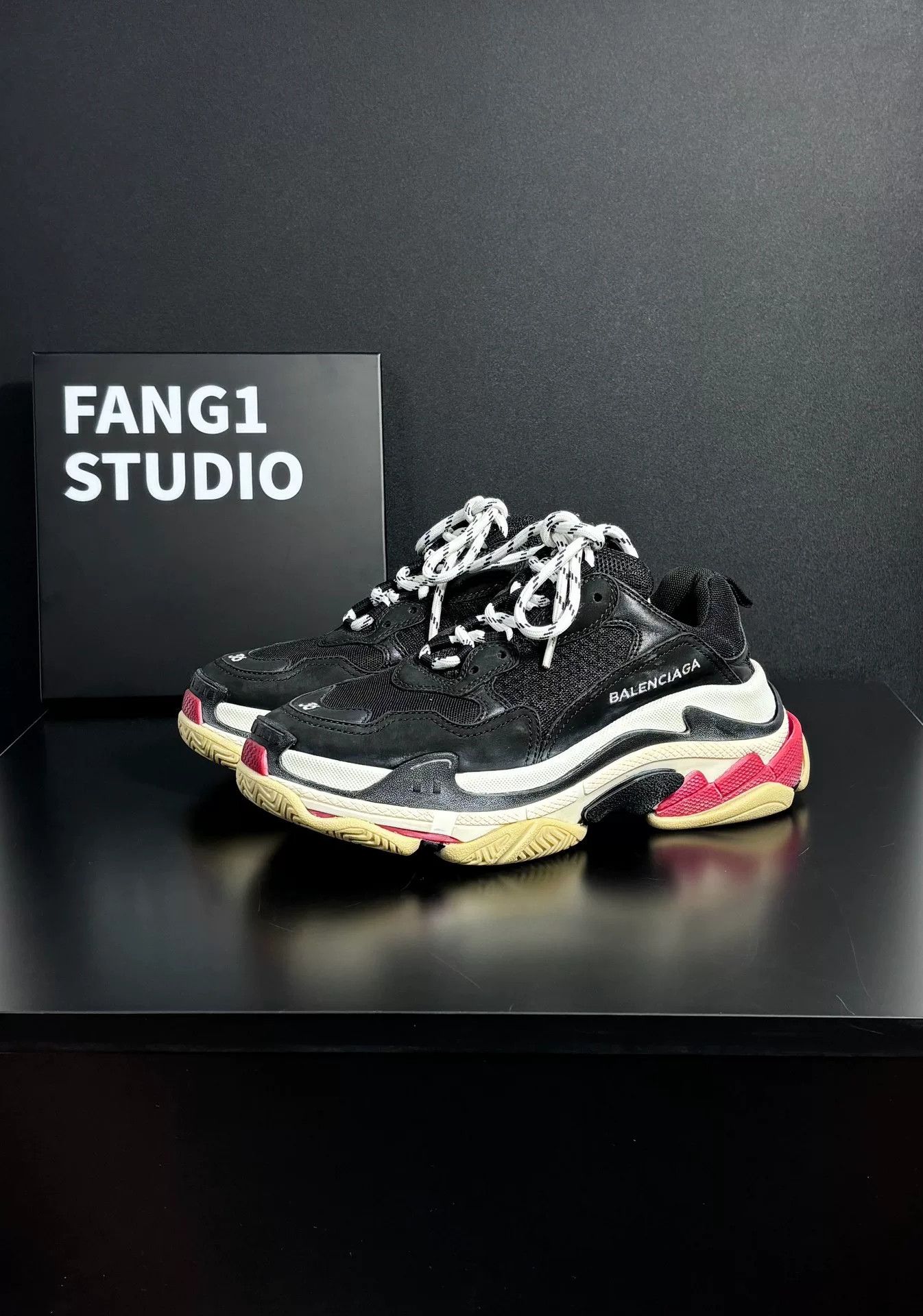 Balenciaga Balenciaga Black Lowtop Sneakers us_6 Women Size US 6 / IT 36 - 1 Thumbnail