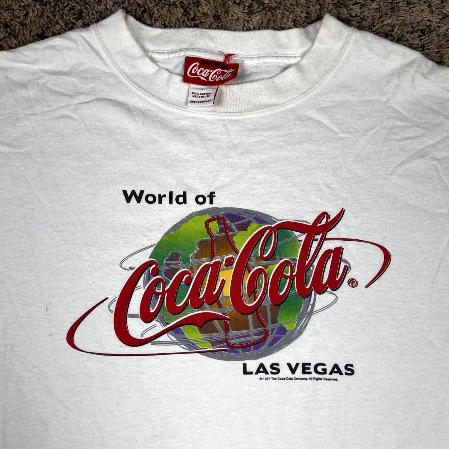 Vintage VINTAGE Coca-Cola World Of Coca Cola Las Vegas White T-Shirt Mens Large 90s Graphic Print Logo USA Decal Shirt Size US L / EU 52-54 / 3 - 4 Thumbnail