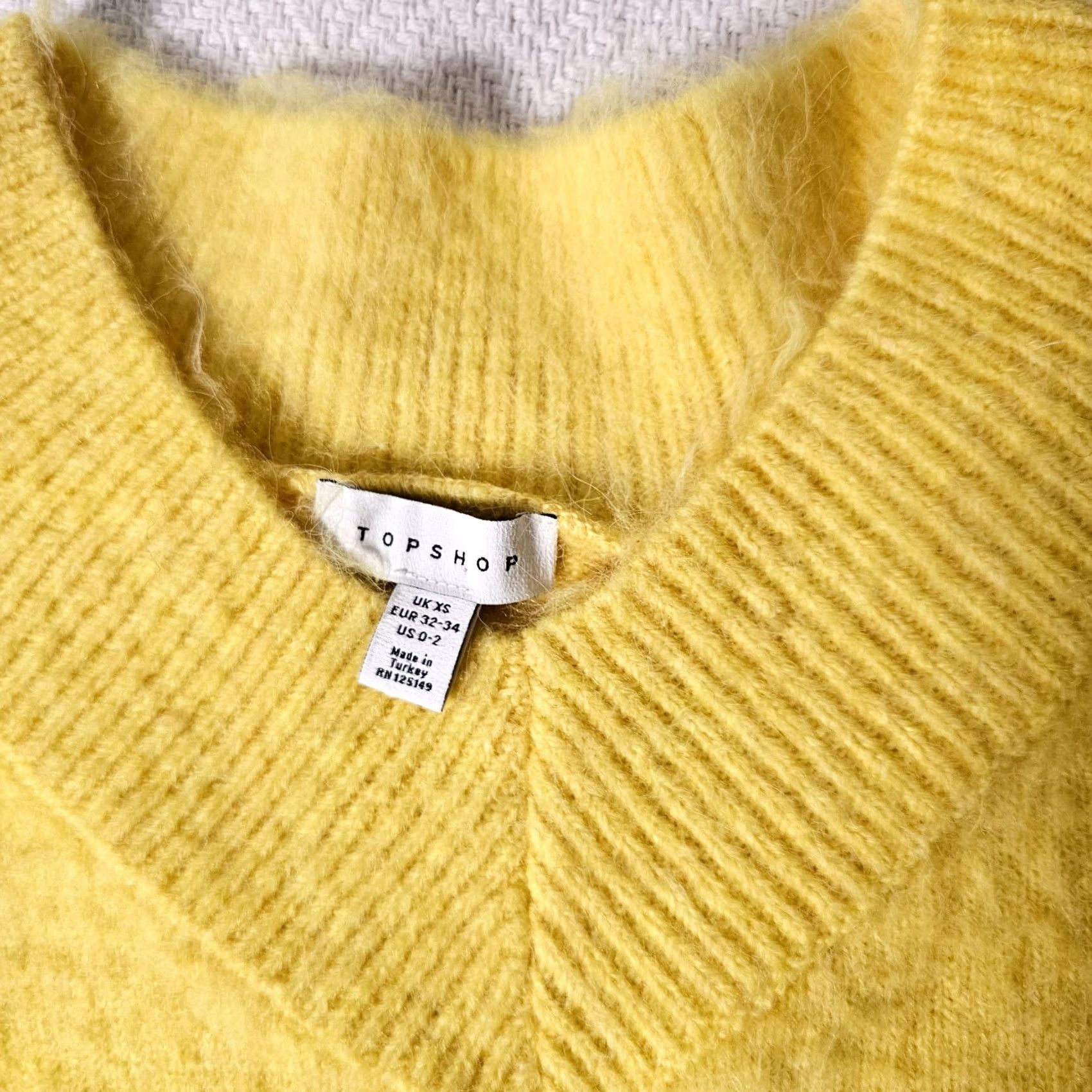 Topshop Topshop Sweater Pullover V-Neck Yellow XS 2 0 Women’s Long Sleeve Knit Quick & Easy Casual Reserved Women’s Size XS / US 0-2 / IT 36-38 - 6 Thumbnail