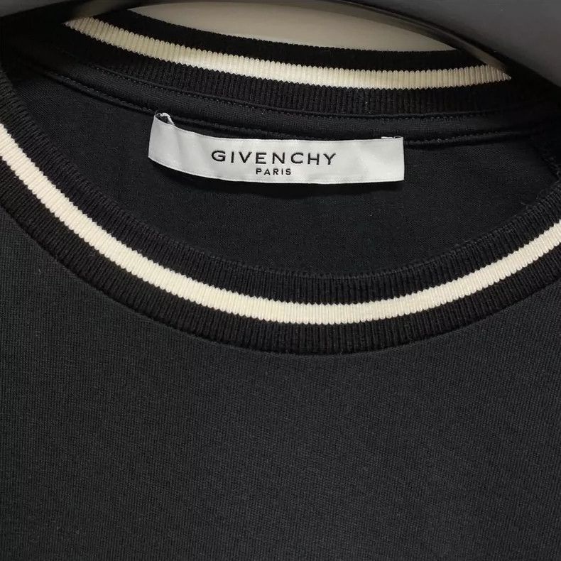 Givenchy Givenchy Size XXXLBlack and WhiteLogo T-Shirt 2505-Nextarro Size US XL / EU 56 / 4 - 3 Thumbnail