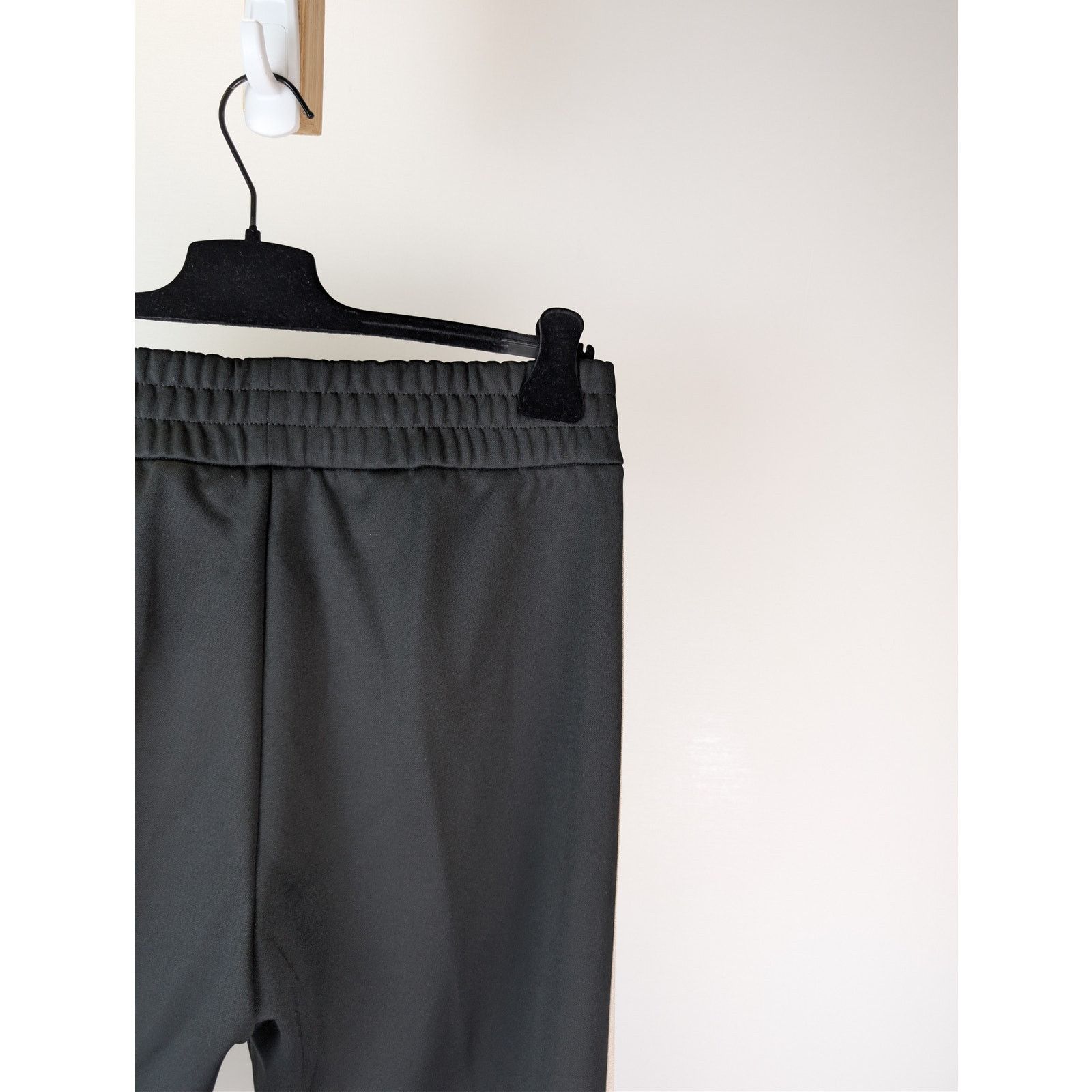 Moncler × Palm Angels o1rshd1 Sweat Bottoms Track Pants in Black / White Size US 38 / EU 54 - 13 Thumbnail