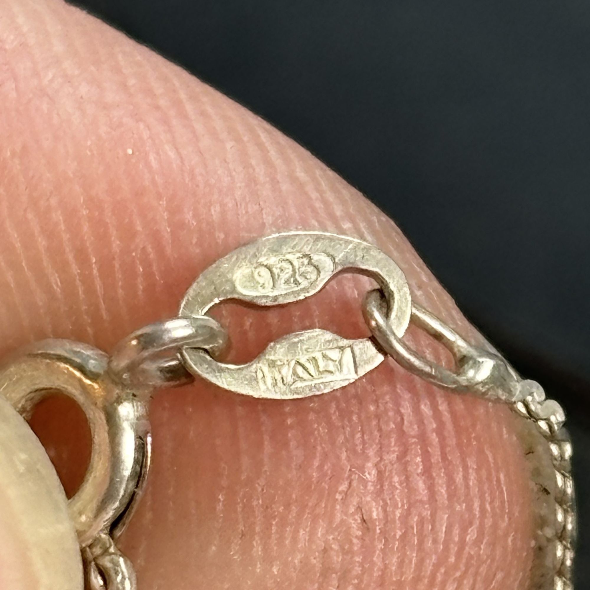 Vintage VTG Sterling Silver 925 "Mom" Script Engraving Circle Pendan Size ONE SIZE - 5 Thumbnail
