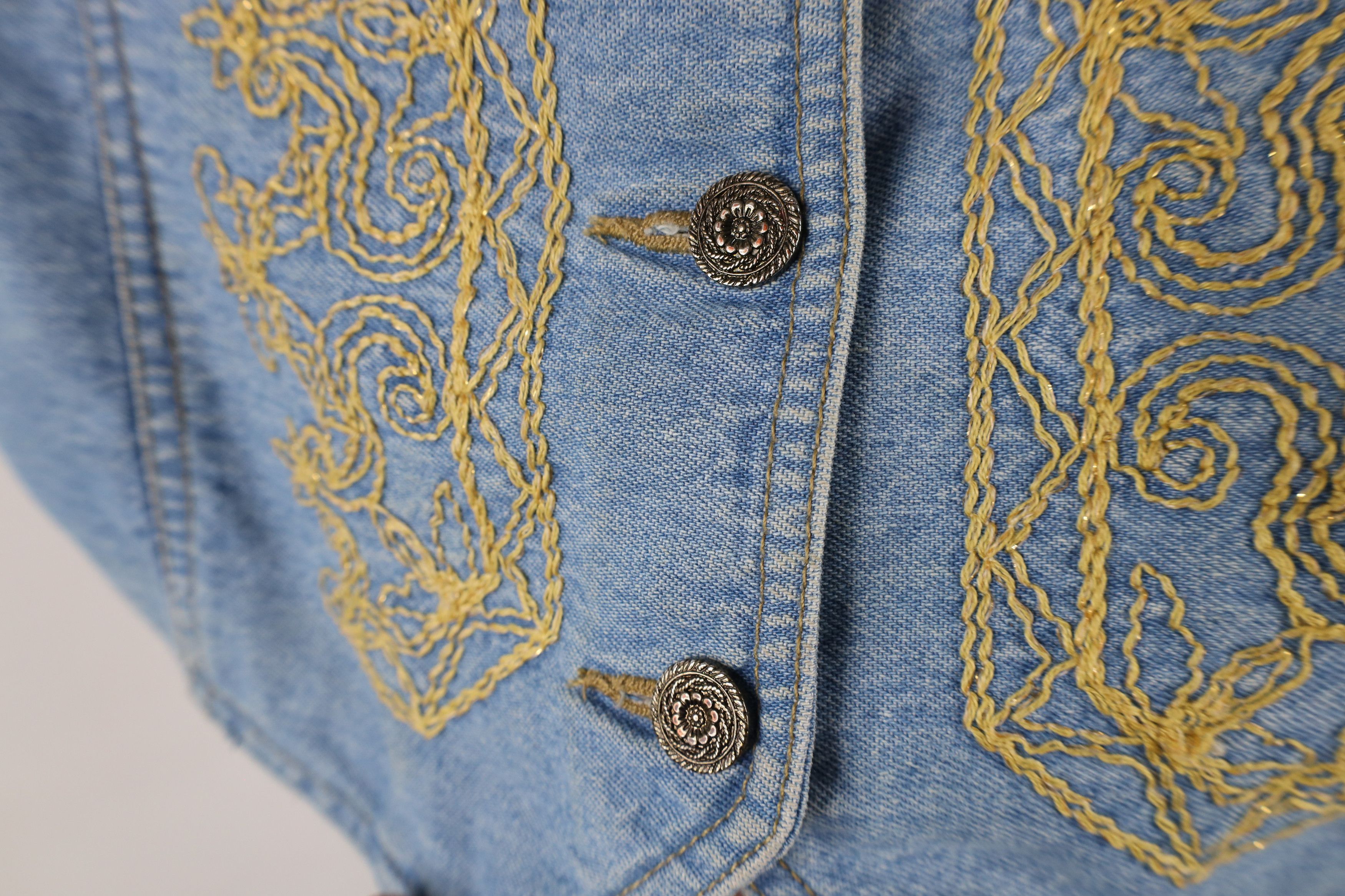 Vintage Vintage 90s Streetwear Embroidered Back Denim Jean Vest Size L / US 10 / IT 46 - 4 Thumbnail