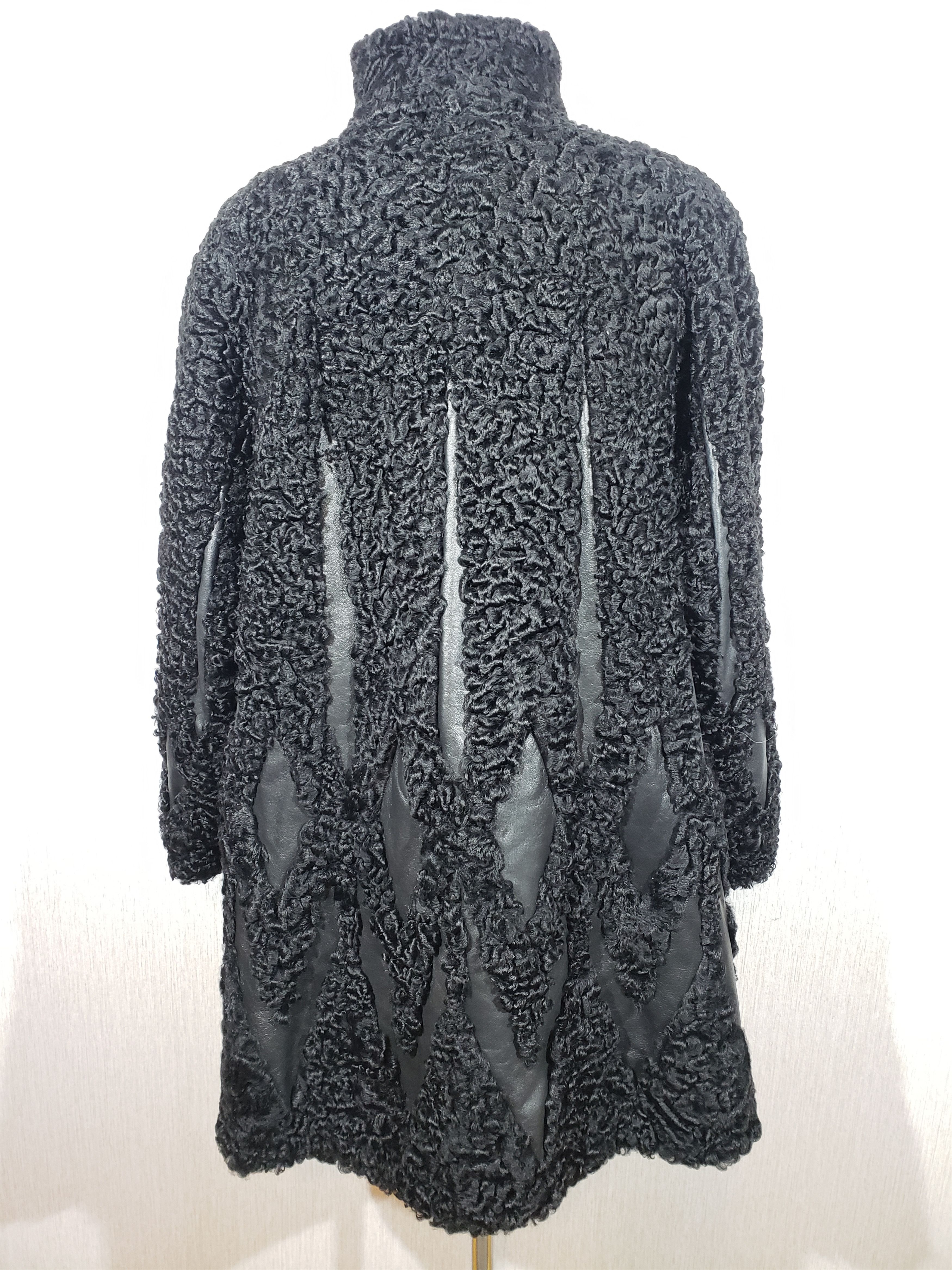 Uniqlo Black fur coat made of warm sheepskin. Size 3XL / US 20-22 - 4 Thumbnail