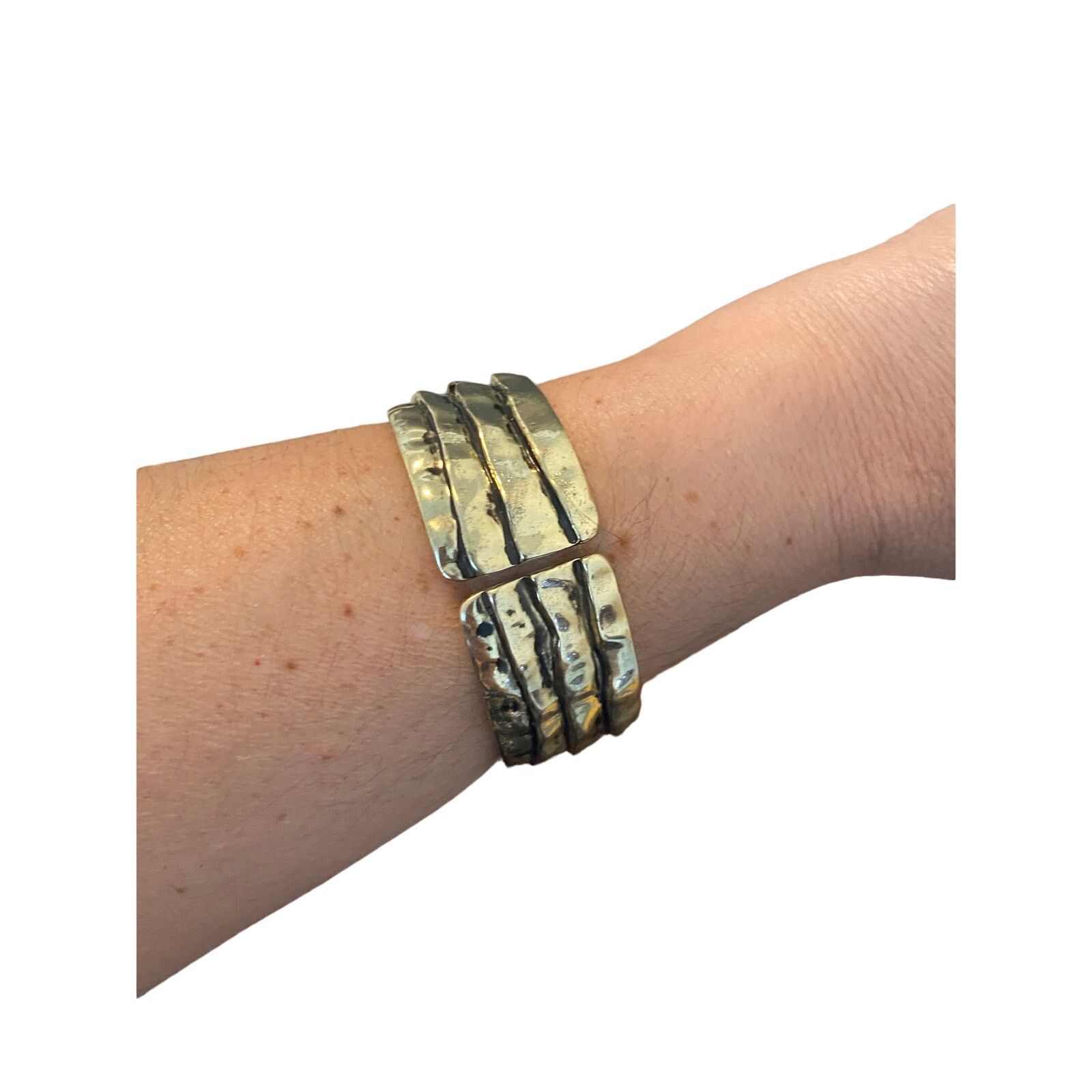 Other cuff bracelet Repaired Gold tone textured Size ONE SIZE - 1 Thumbnail