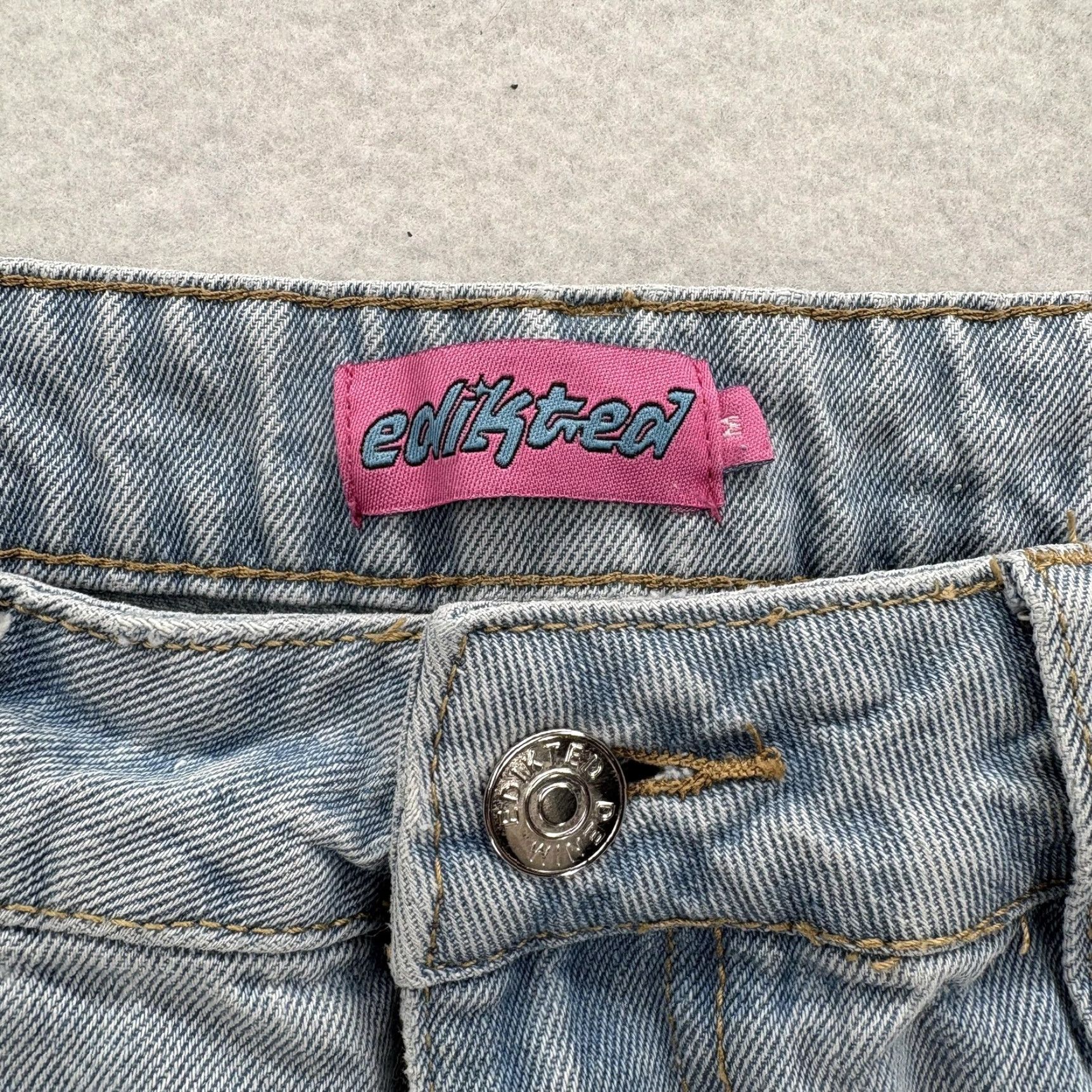 Vintage Edikted Jeans Womens Medium Wide-Leg Light Wash Blue Denim High Rise Skater Y2K Jeans Woman Wide Leged Pockets Size 32" / US 10 / IT 46 - 4 Thumbnail