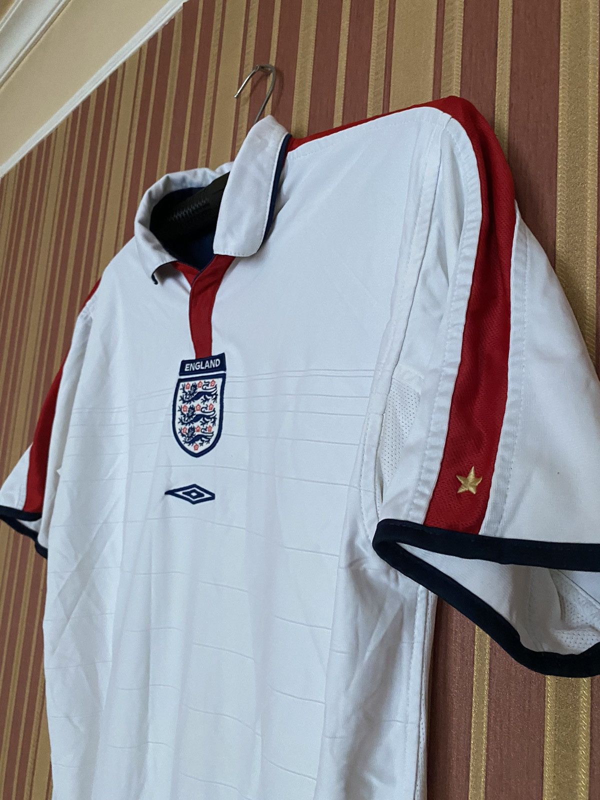 Umbro ENGLAND 2003 2005 HOME SOCCER JERSEY UMBRO REVERSIBLE Size US L / EU 52-54 / 3 - 11 Thumbnail