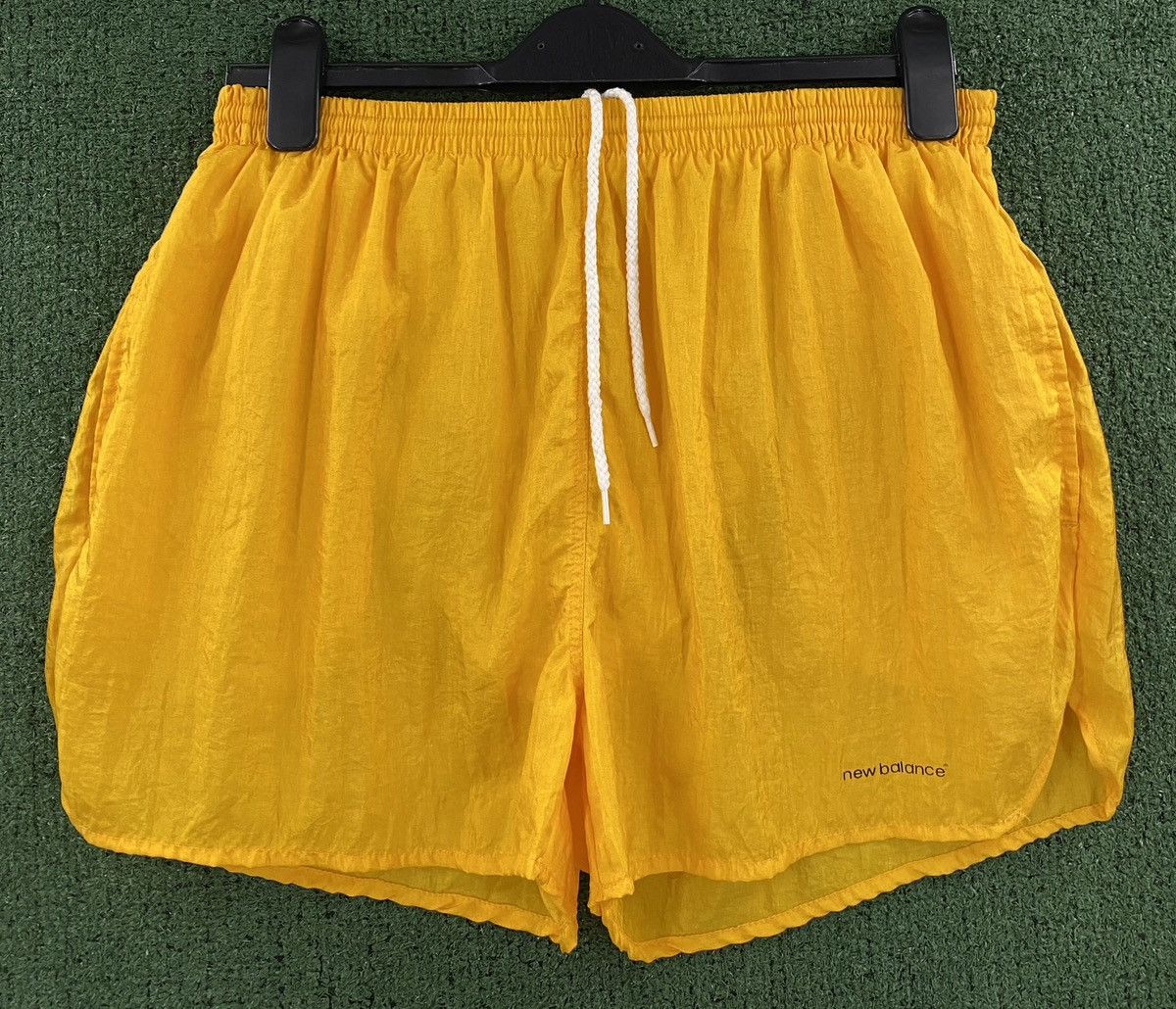 New Balance VTG 90’s New Balance Taxi Yellow Lined Windbreaker Shorts Size US 36 / EU 52 - 1 Thumbnail