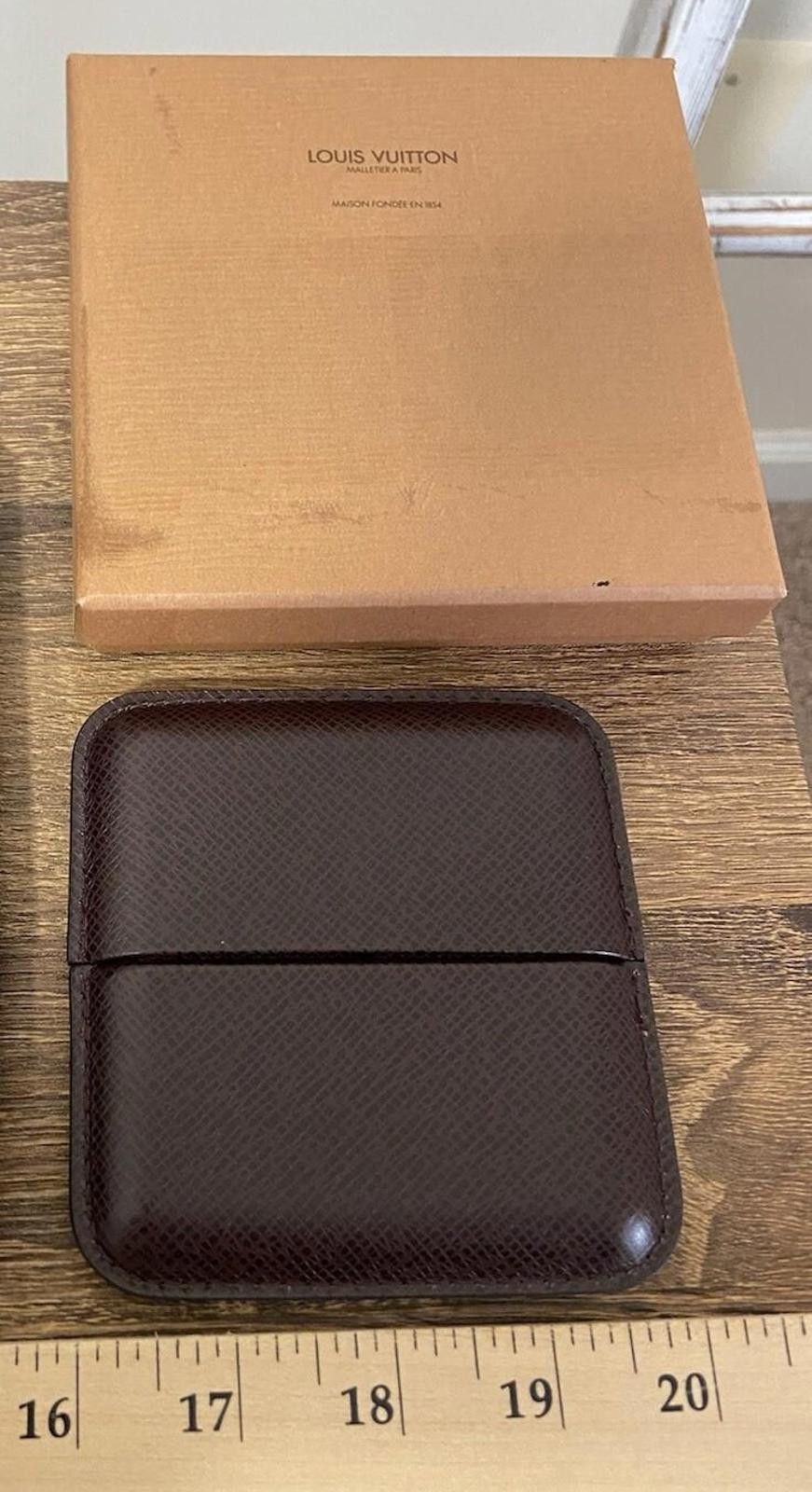 Louis Vuitton Louis Vuitton Taiga brown cigarette cigarillo case with box Size ONE SIZE - 1 Thumbnail