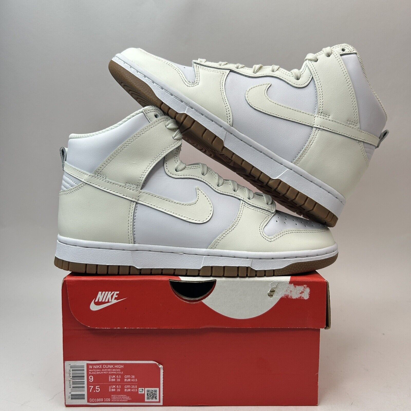 Nike Nike Dunk High WMNS “Sail Gum White” 2023 Size US 9 / IT 39 - 1 Thumbnail