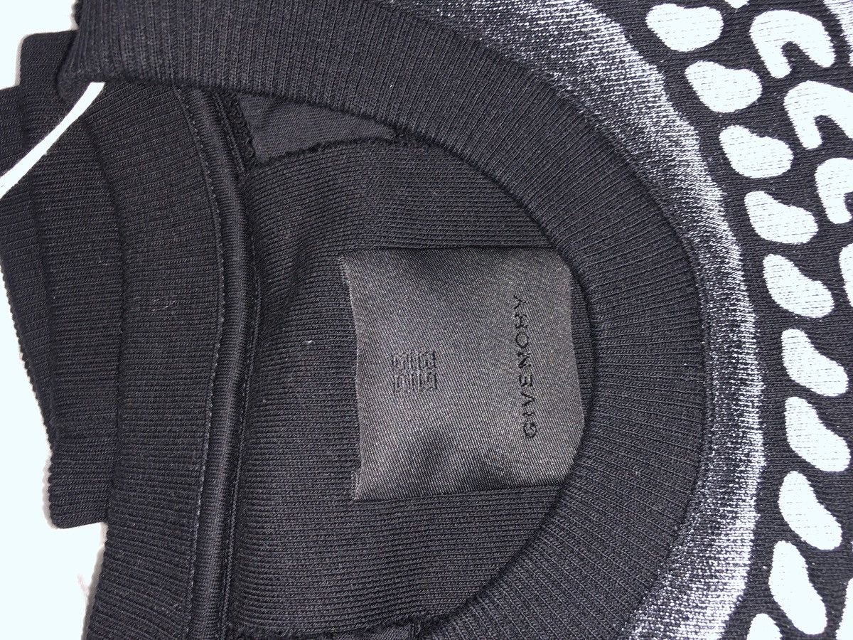 Givenchy Givenchy Tag Effect Embossed Chain Collar Sweatshirt Size US S / EU 44-46 / 1 - 11 Thumbnail