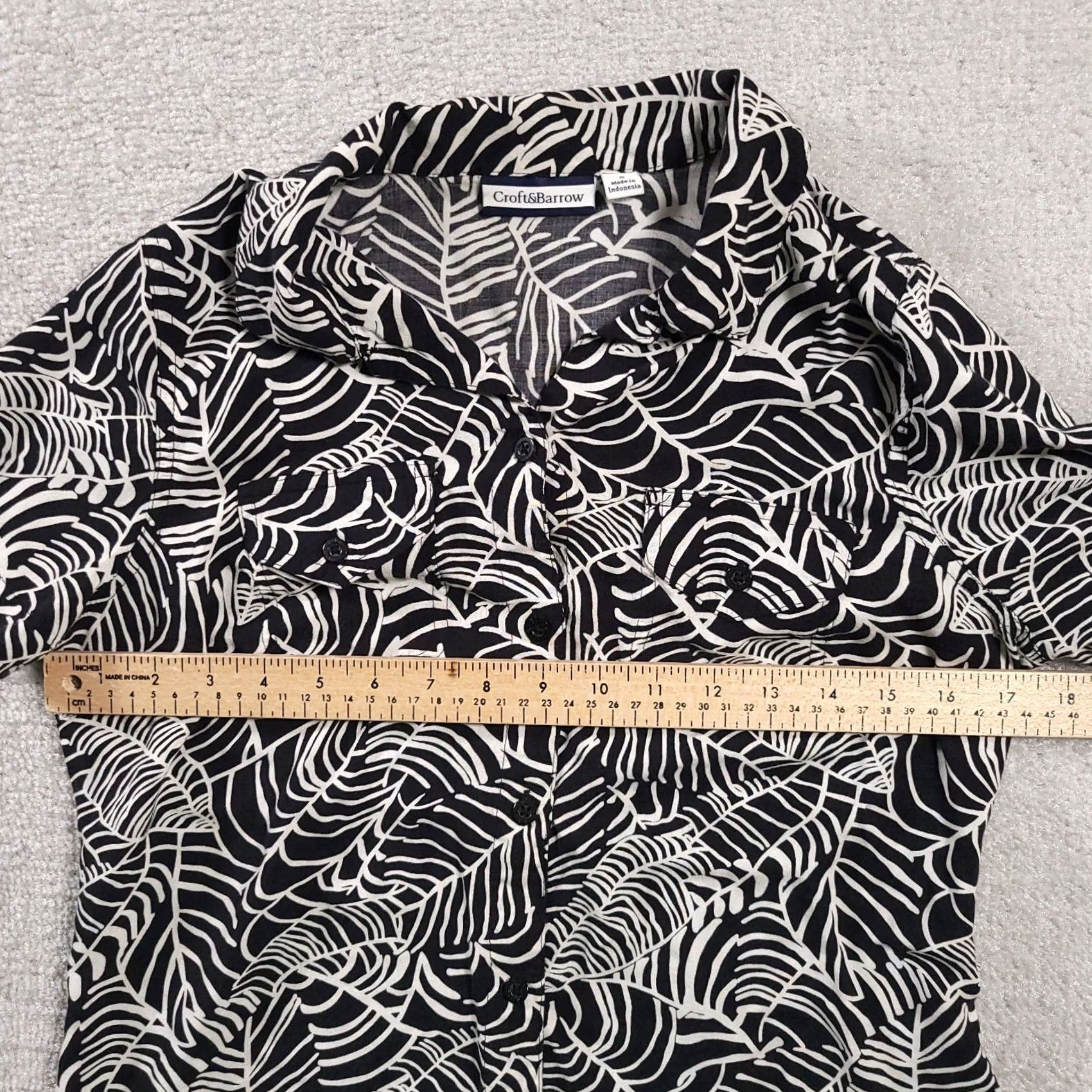 Croft & Barrow Croft & Barrow Button Down Shirt Womens S Black White Floral Rayon Short Sleeve Size S / US 4 / IT 40 - 3 Thumbnail