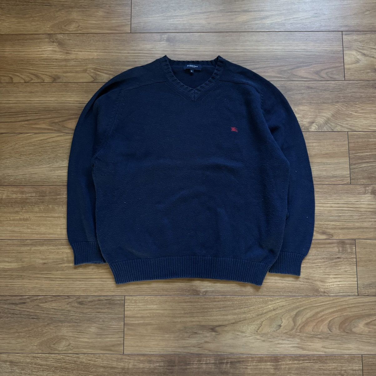 Burberry Burberry vneck small logo sweater Size US XL / EU 56 / 4 - 2 Thumbnail