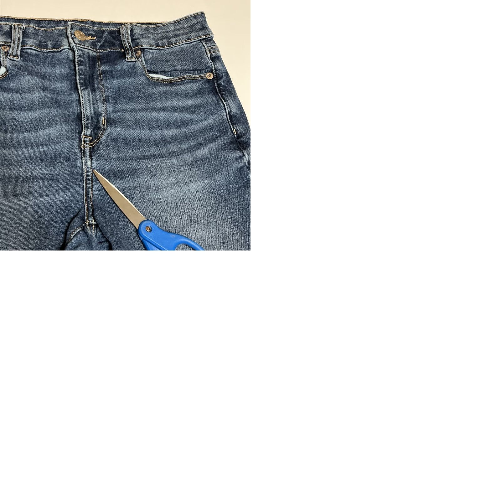 American Eagle Outfitters VINTAGE? No. American Eagle Jeans Womens 10 Regular High-Rise Skinny Kick Blue Denim 5-Pocket Stretch Reg 29x31 Womens Jeans Size 32" / US 10 / IT 46 - 9 Thumbnail