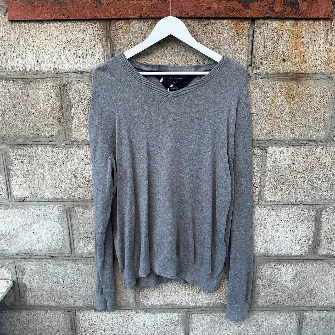 Tommy Hilfiger Vintage Tommy Hilfiger V Neck Sweater Size XL Y2K 00s Size US XL / EU 56 / 4 - 1 Thumbnail