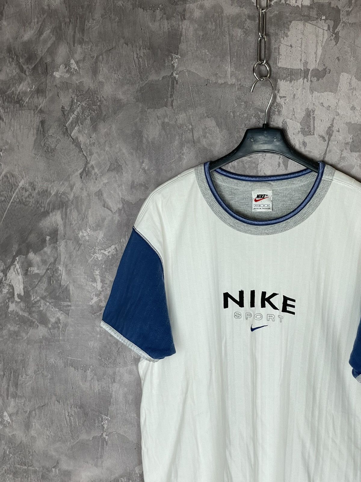 Nike × Vintage Vintage Y2K Nike Center Logo Rare 90s Tshirt Size M / US 6-8 / IT 42-44 - 3 Thumbnail