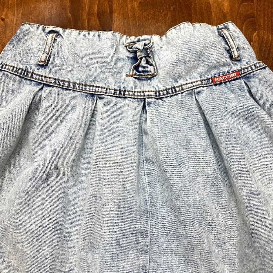 Vintage VINTAGE Baccini Acid Wash Pleated Jean Mini Skirt Button Front Bow Detail Size 11/12 90s Womens Size 32" / US 10 / IT 46 - 7 Thumbnail