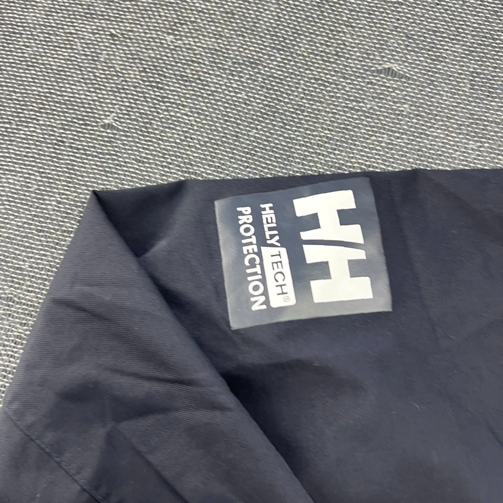 Helly Hansen Helly Hansen Yachting Jacket Womens Medium Protection Hooded Waterproof Jacket Size M / US 6-8 / IT 42-44 - 4 Thumbnail