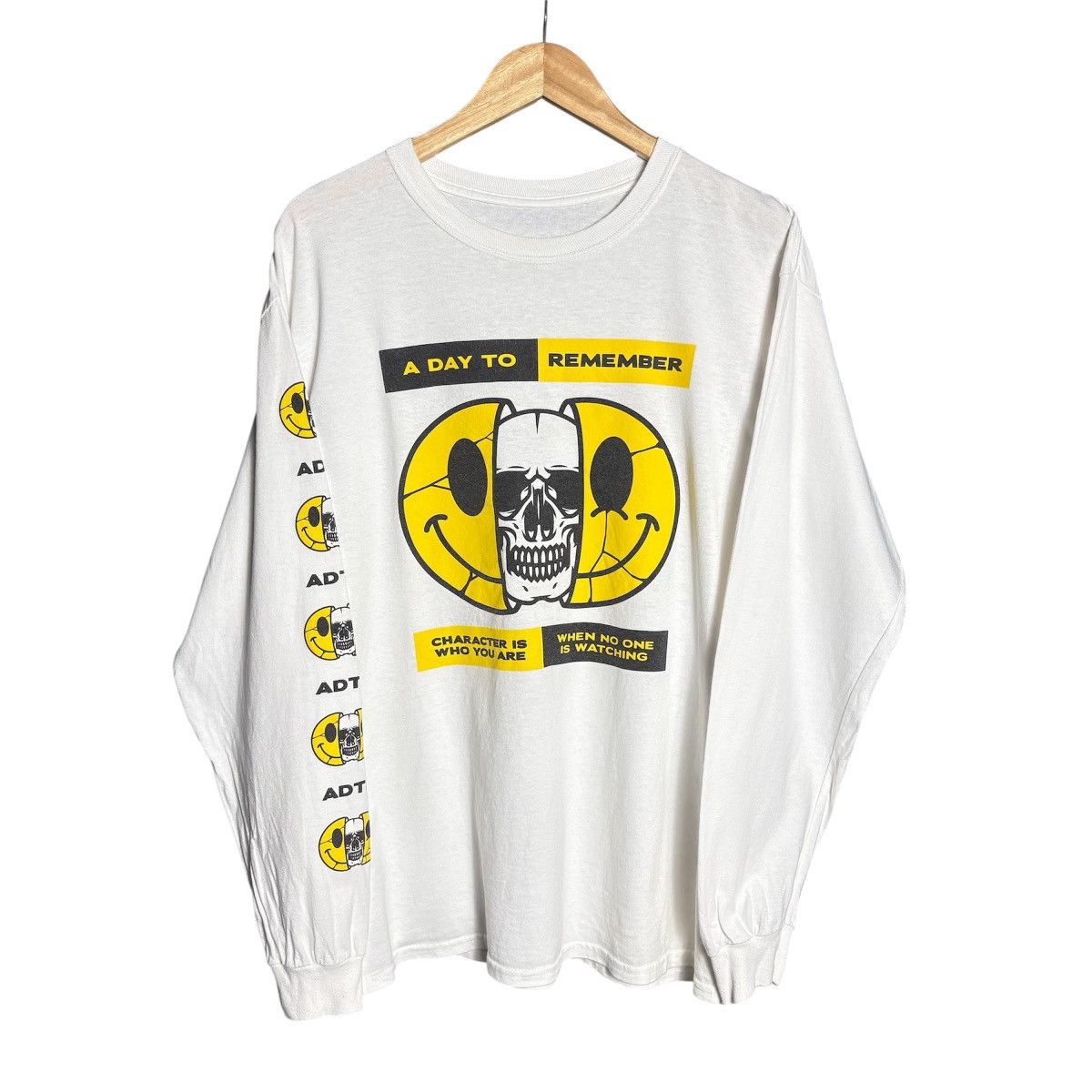 Band Tees A Day To Remember Metal Hardcore Band Tee / Y2K Smiley Skull Size US L / EU 52-54 / 3 - 1 Thumbnail