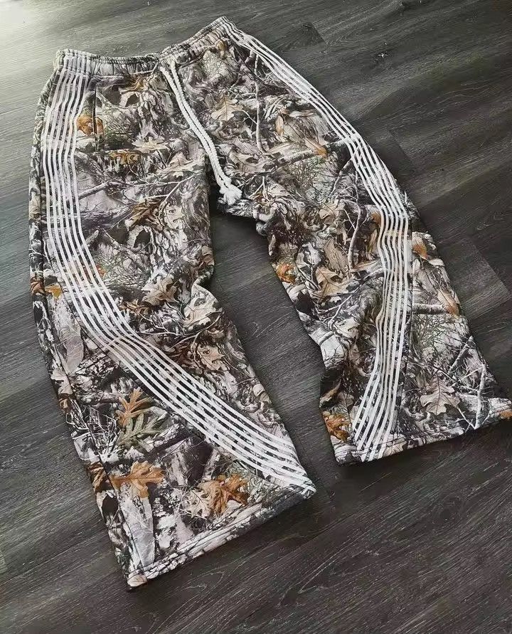 Japanese Brand Camouflage Elastic Waist Stripes Embroidery Baggy Sweatpants Size US 34 / EU 50 - 3 Thumbnail