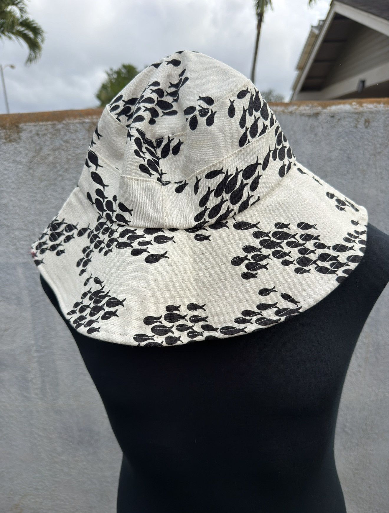 Other PreOwned Fighting Eel Bucket Hat 60 Beige With Black Fish Size ONE SIZE - 1 Thumbnail