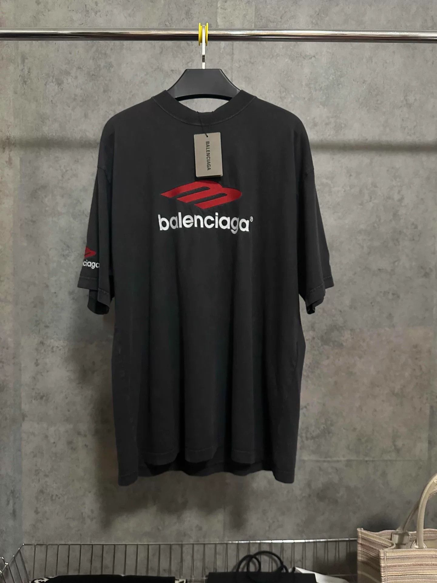 Balenciaga balenciaga short sleeve logo t-shirt black red Size US L / EU 52-54 / 3 - 1 Thumbnail