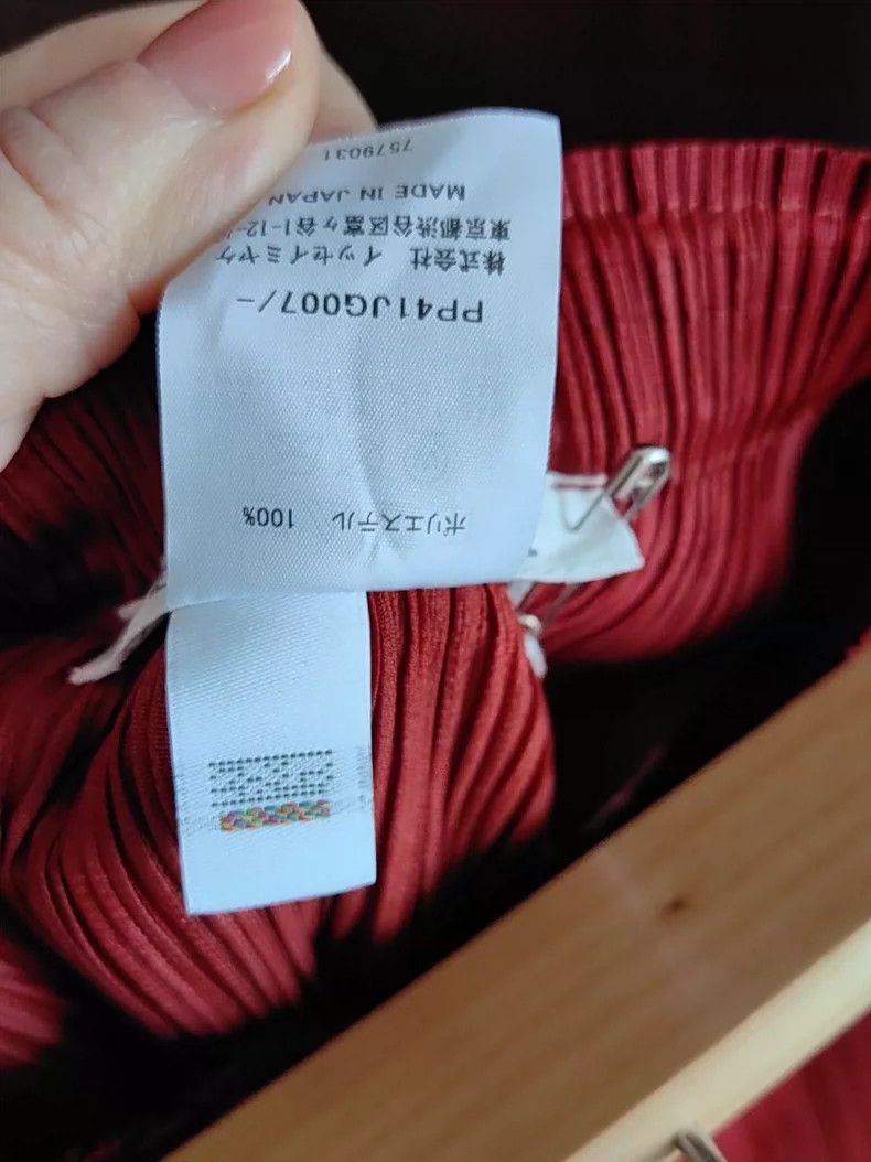 Issey Miyake Issey Miyake size:one size Red pleated green Mountain limi Size 22" - 3 Thumbnail