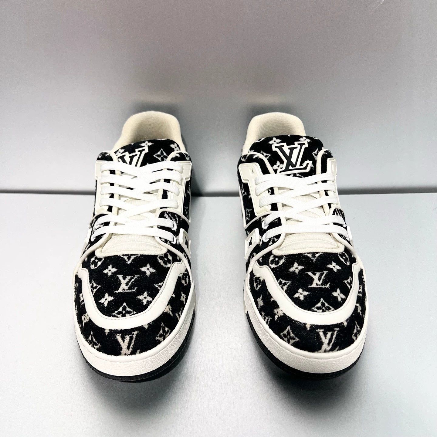 Louis Vuitton Louis Vuitton Suede All-over Monogram Canvas Sneakers Size US 8.5 / EU 41-42 - 5 Thumbnail