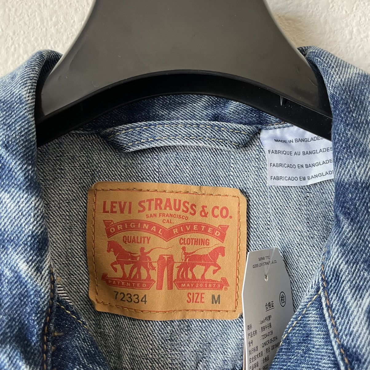 Levi's Levi’s Premium Faded Light Wash Denim Trucker Jacket Size US M / EU 48-50 / 2 - 4 Thumbnail