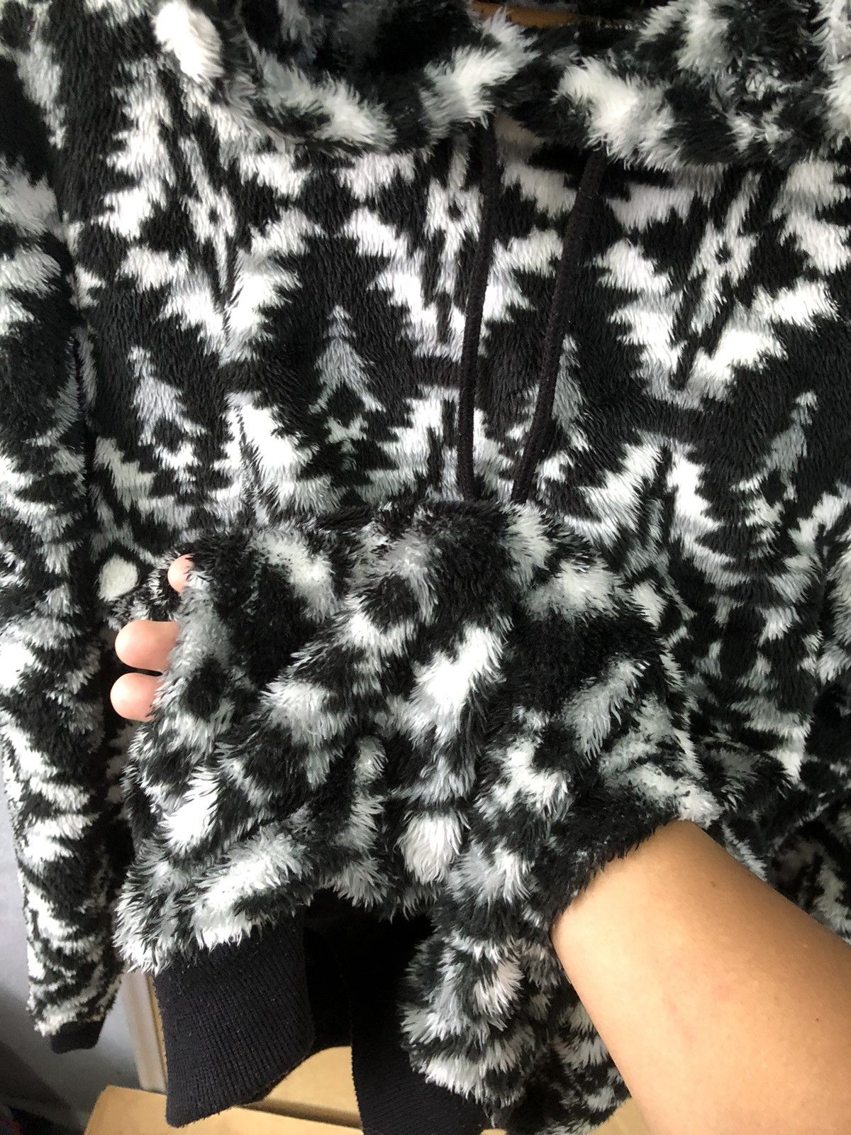 Japanese Brand Rill Fox Japan Fuzzy Tribal Fleece Hoodie Size US M / EU 48-50 / 2 - 7 Thumbnail