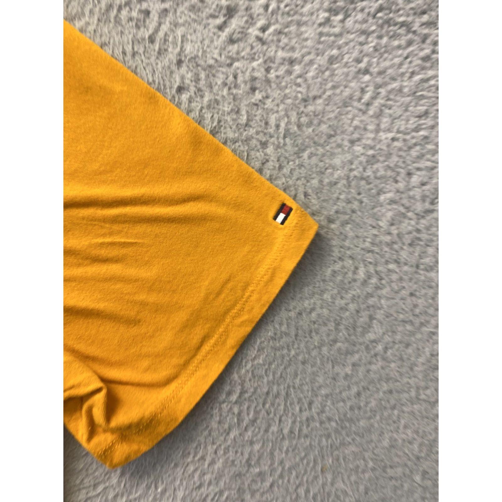 Tommy Hilfiger VINTAGE Tommy Hilfiger Shirt Men L Gold Cotton Short Sleeve Signature Logo Crew Neck 10640 Size US L / EU 52-54 / 3 - 4 Thumbnail